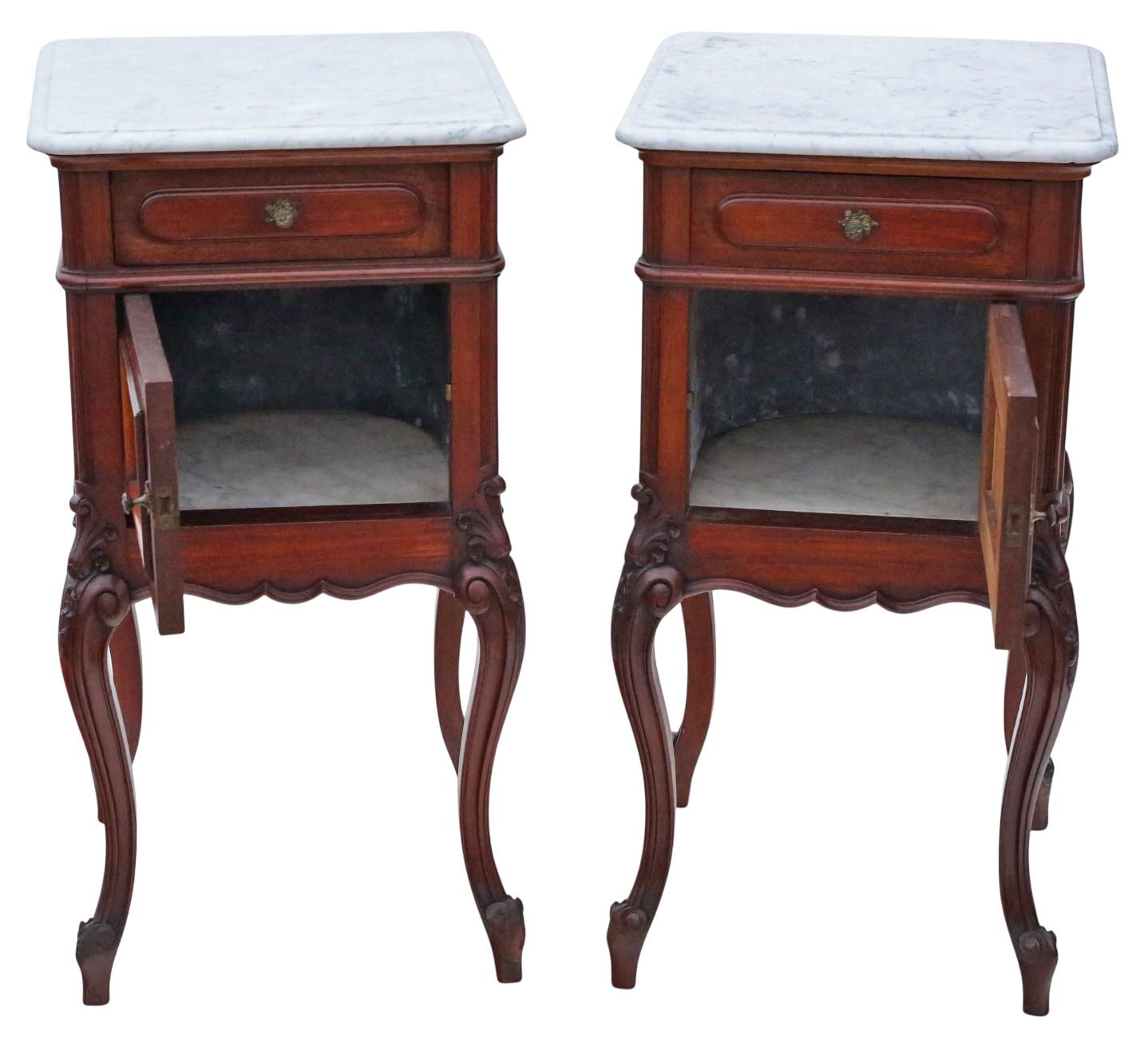 Legno Antica coppia di comodini in marmo e mogano del 1920 - comodini di qualità in vendita