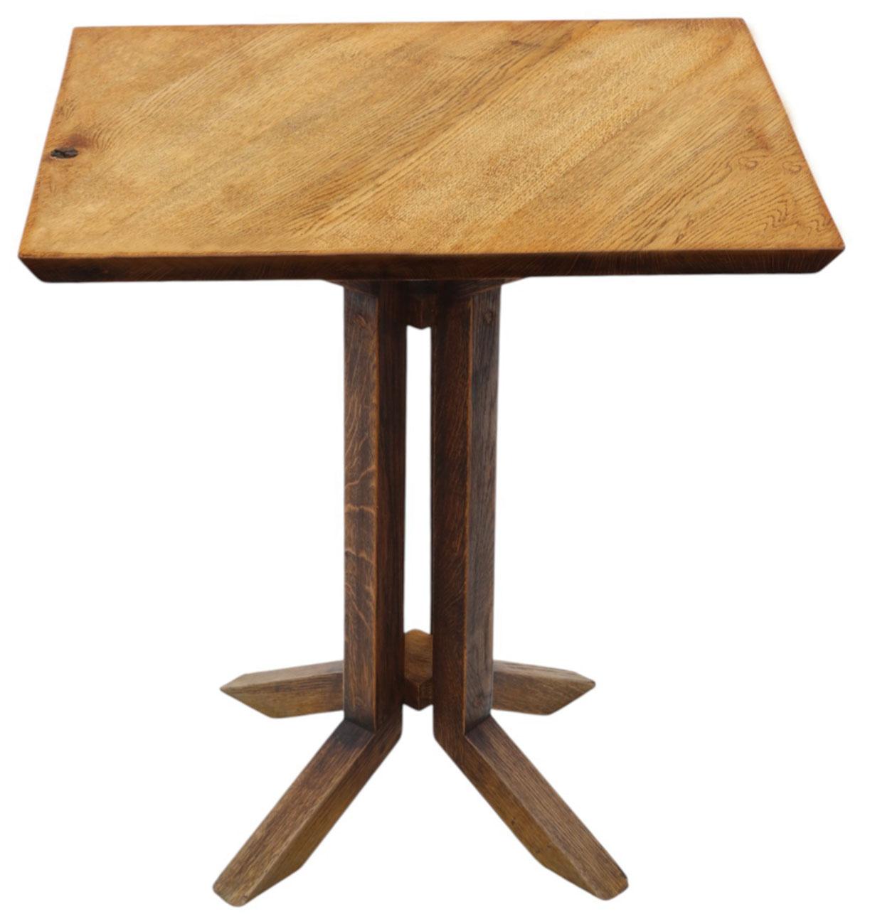 Antigua c.1920 Mesa auxiliar rectangular de roble - Mesa auxiliar, de centro o de ventana de calidad

Mesa auxiliar antigua rectangular de roble de gran calidad, de alrededor de 1920, de estilo Art Déco. Esta pieza de roble macizo presenta un