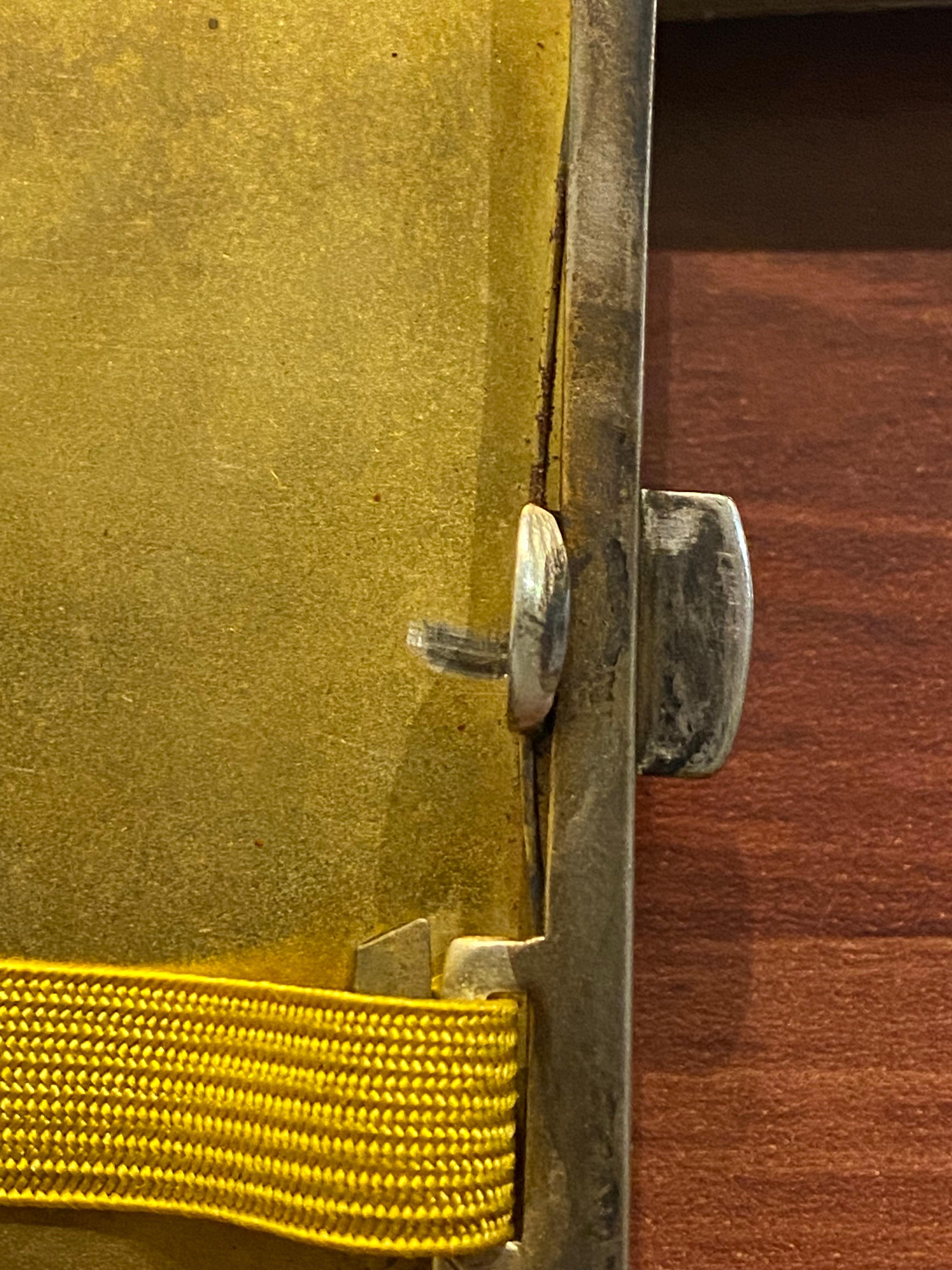 Etui à cigarettes ancien en Alpacca et émail avec scène de football vers 1920 en vente 2