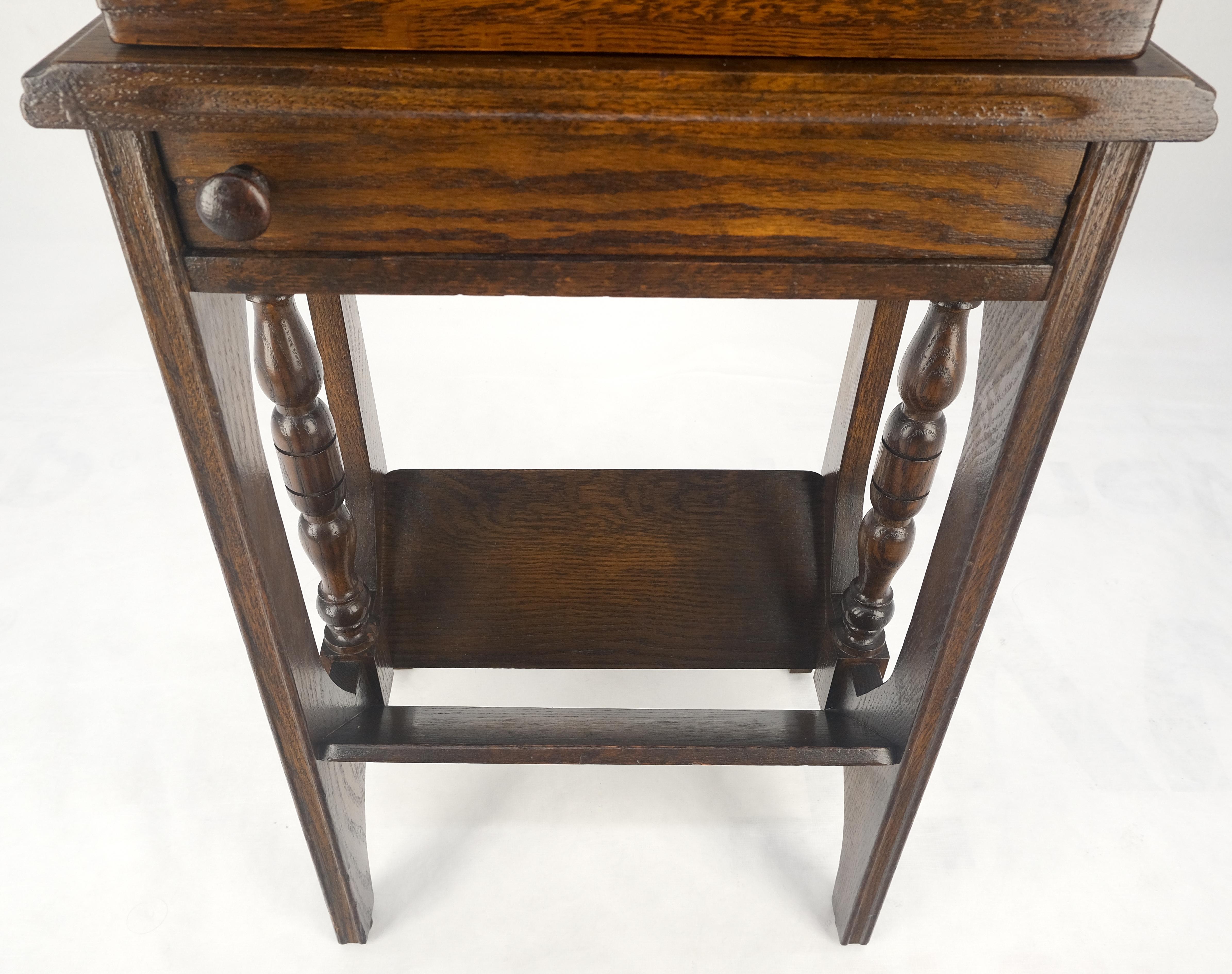 Antiguo c1920s Art Decó Humidor de roble macizo sobre soporte con cenicero giratorio incorporado en venta 2