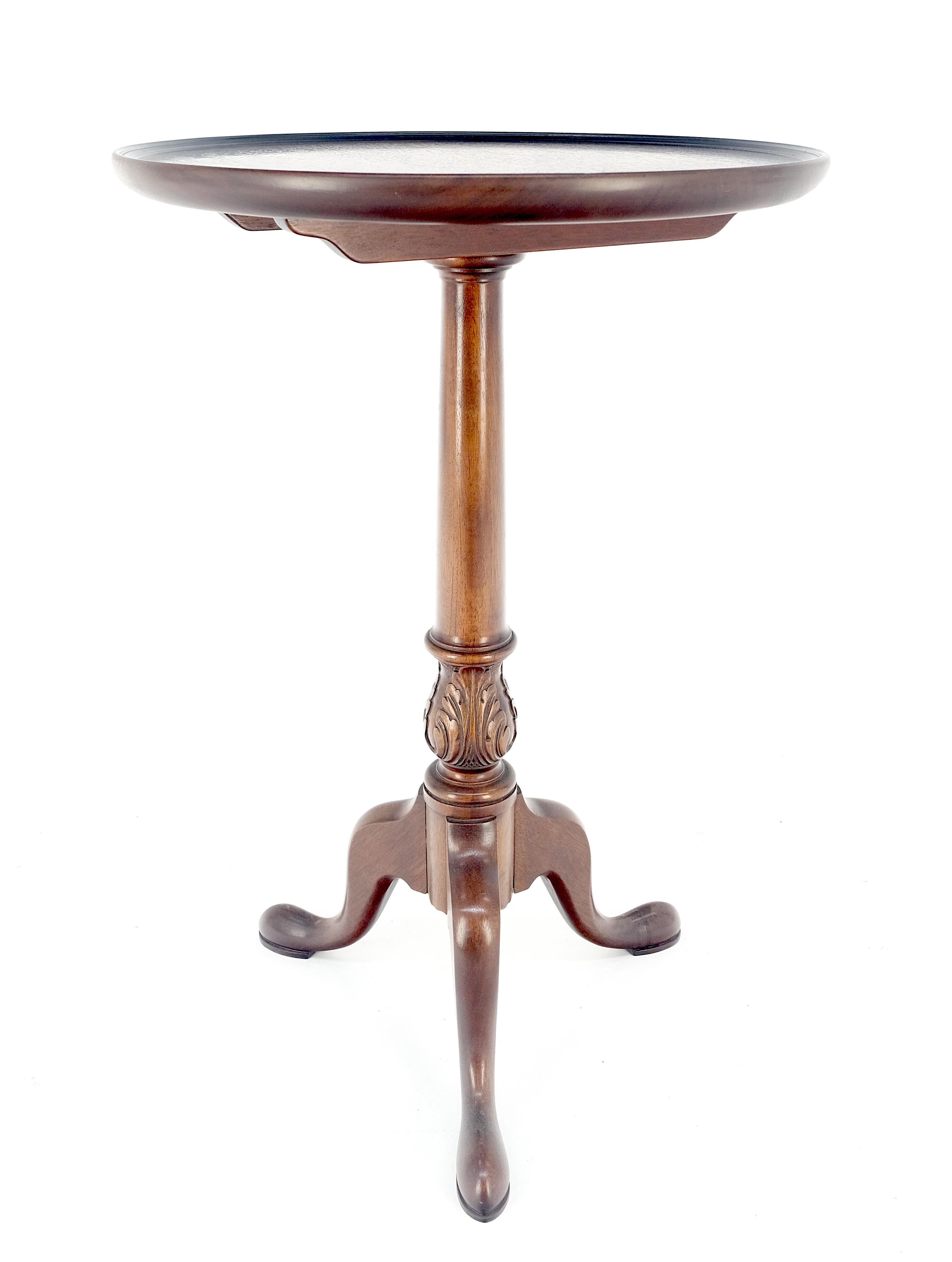 Antique c1920s Carved Mahogany Tripod Base Round Pie Crust Edge Lamp Side Table For Sale 1
