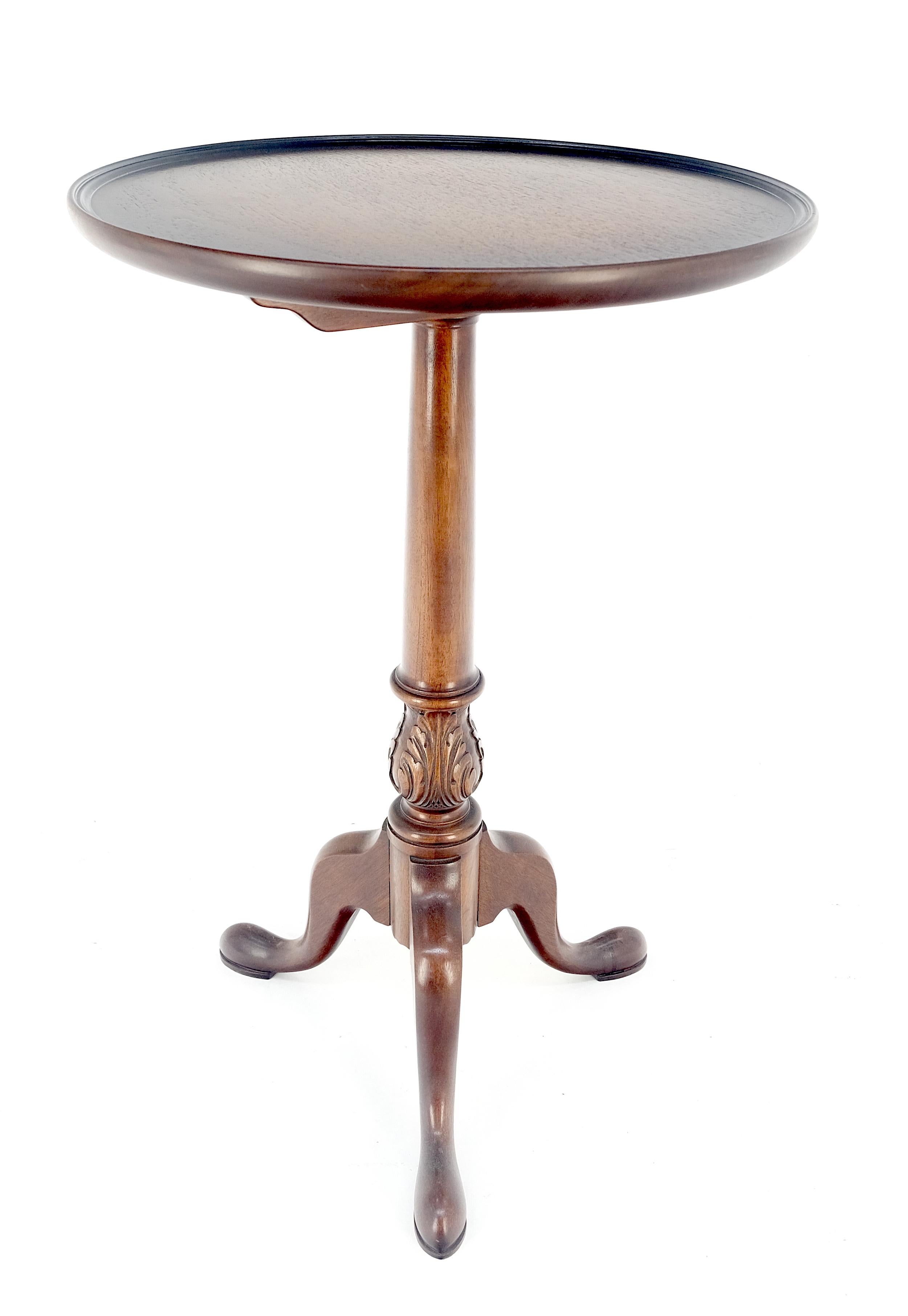 Antique c1920s Carved Mahogany Tripod Base Round Pie Crust Edge Lamp Side Table For Sale 2