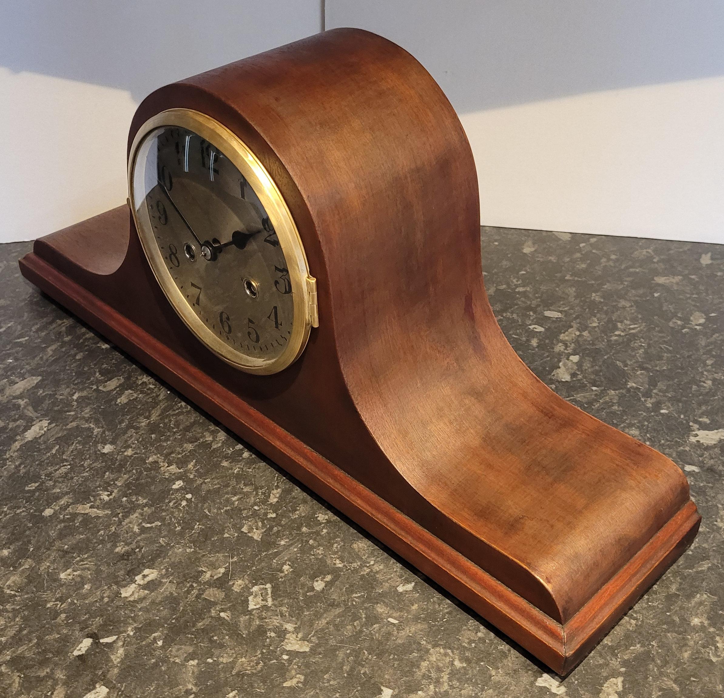 Antique c1920s German Rich Cherry Mahogany Chiming Mantel Clock (Fully Serviced) In Good Condition For Sale In Sutton-In-Ashfield, GB