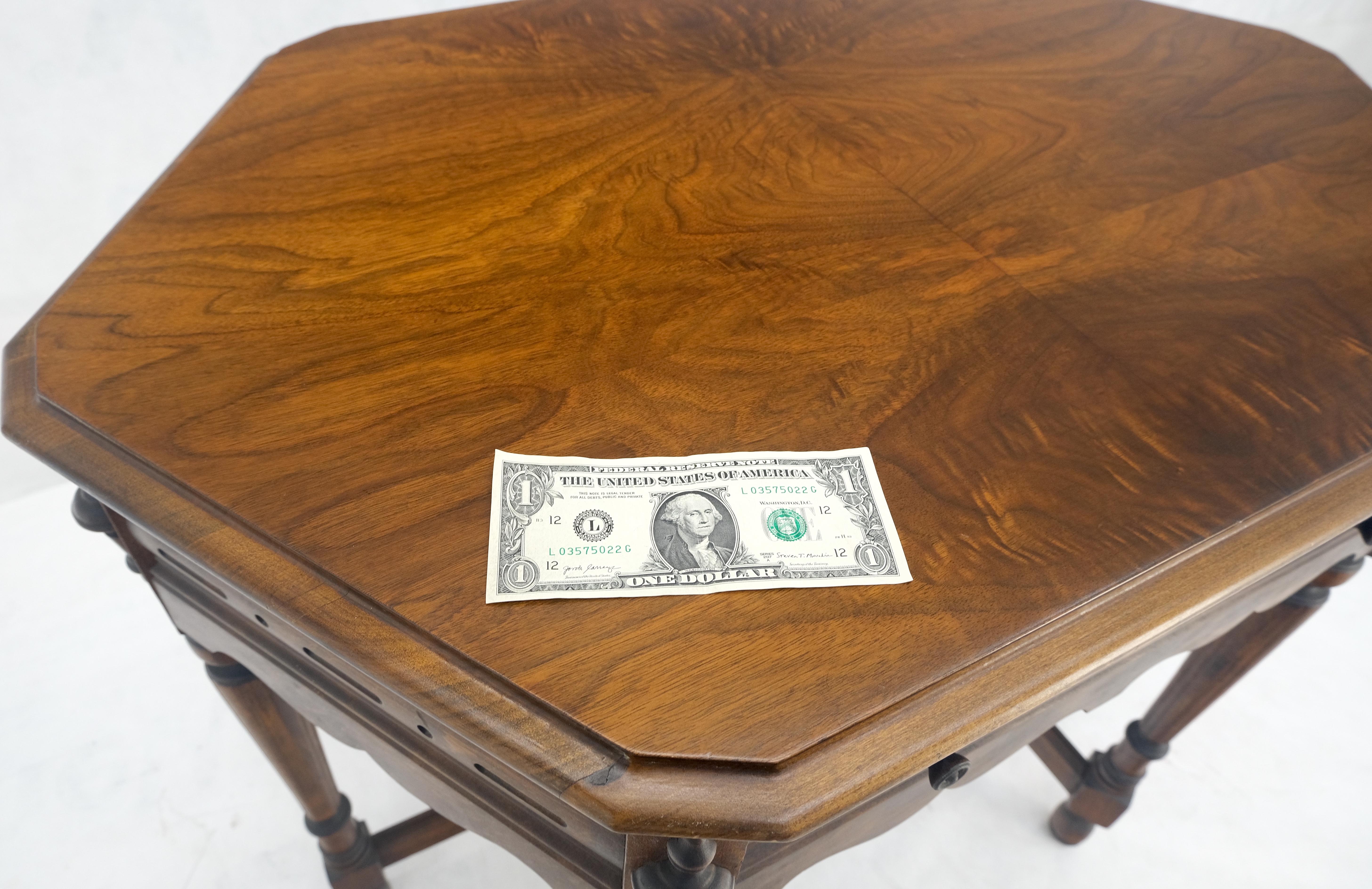 Antiquités c1920s Tube Radio Stunning American Walnut Cabinet Lift Top Table MINT en vente 11