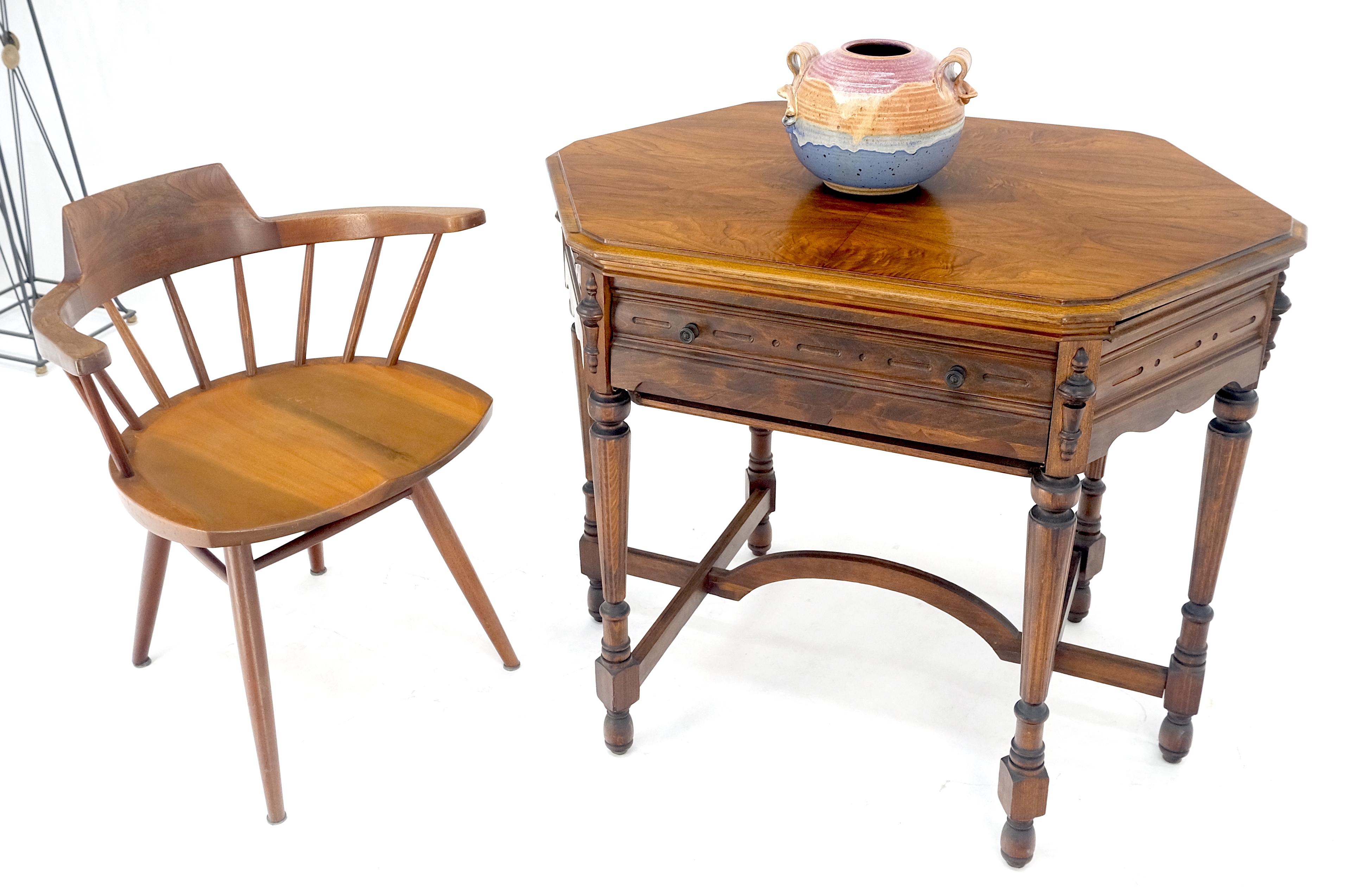 Laqué Antiquités c1920s Tube Radio Stunning American Walnut Cabinet Lift Top Table MINT en vente