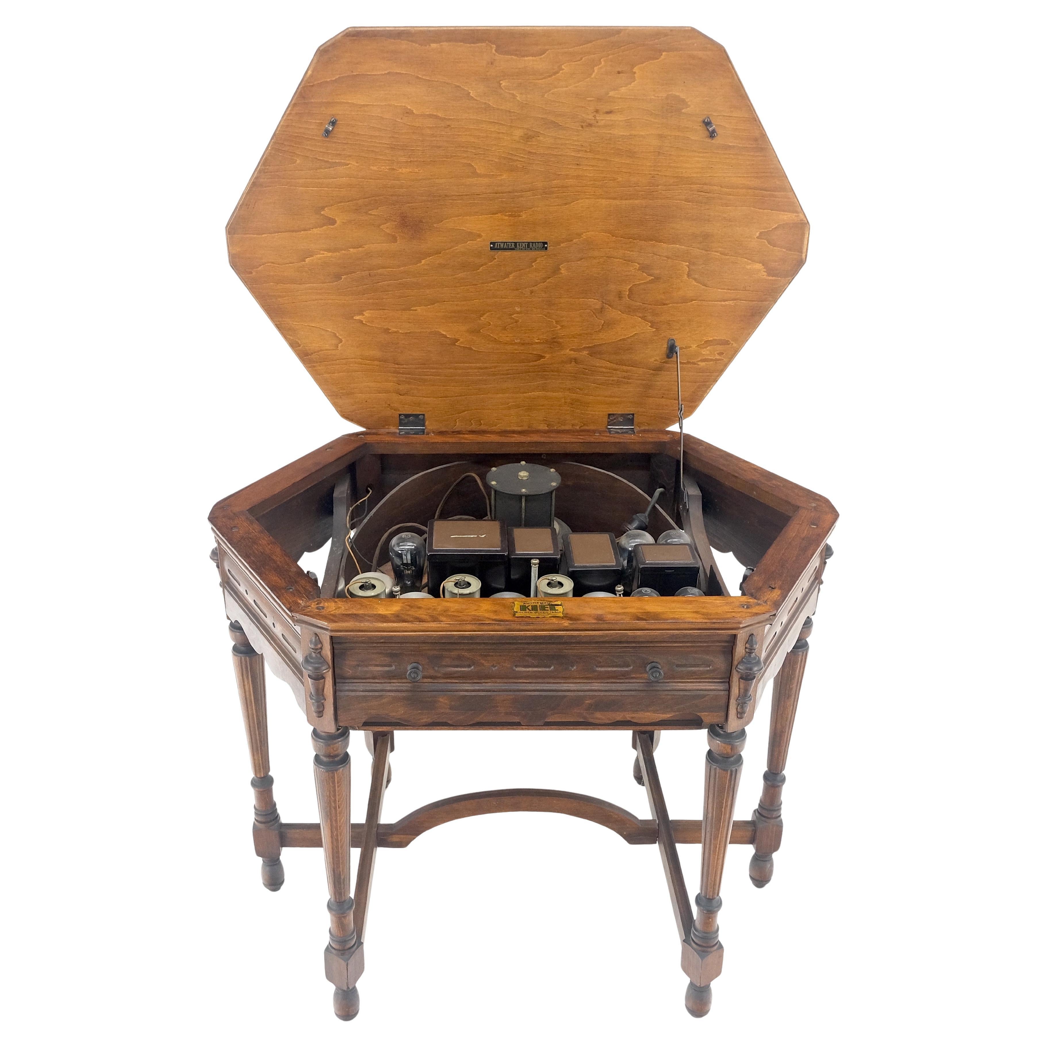 Antiquités c1920s Tube Radio Stunning American Walnut Cabinet Lift Top Table MINT
