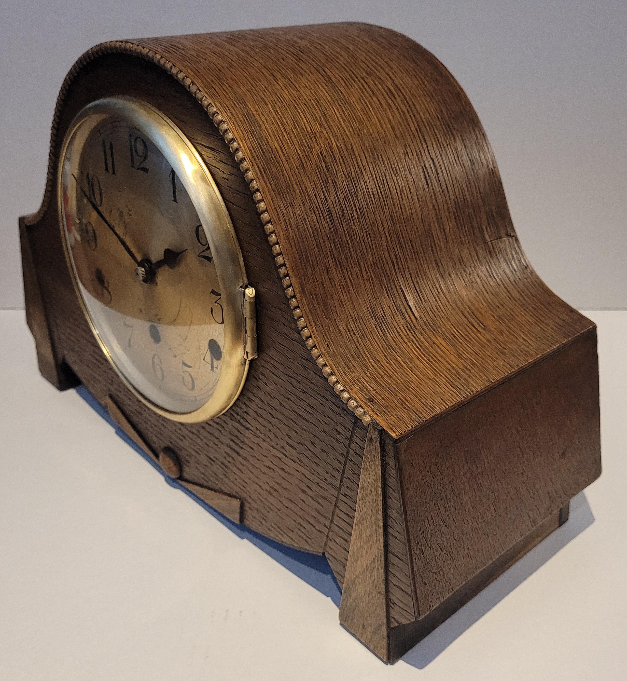 Antique c1930’s German Art Deco Oak Westminster Chiming Mantel Clock (Serviced) In Good Condition For Sale In Sutton-In-Ashfield, GB