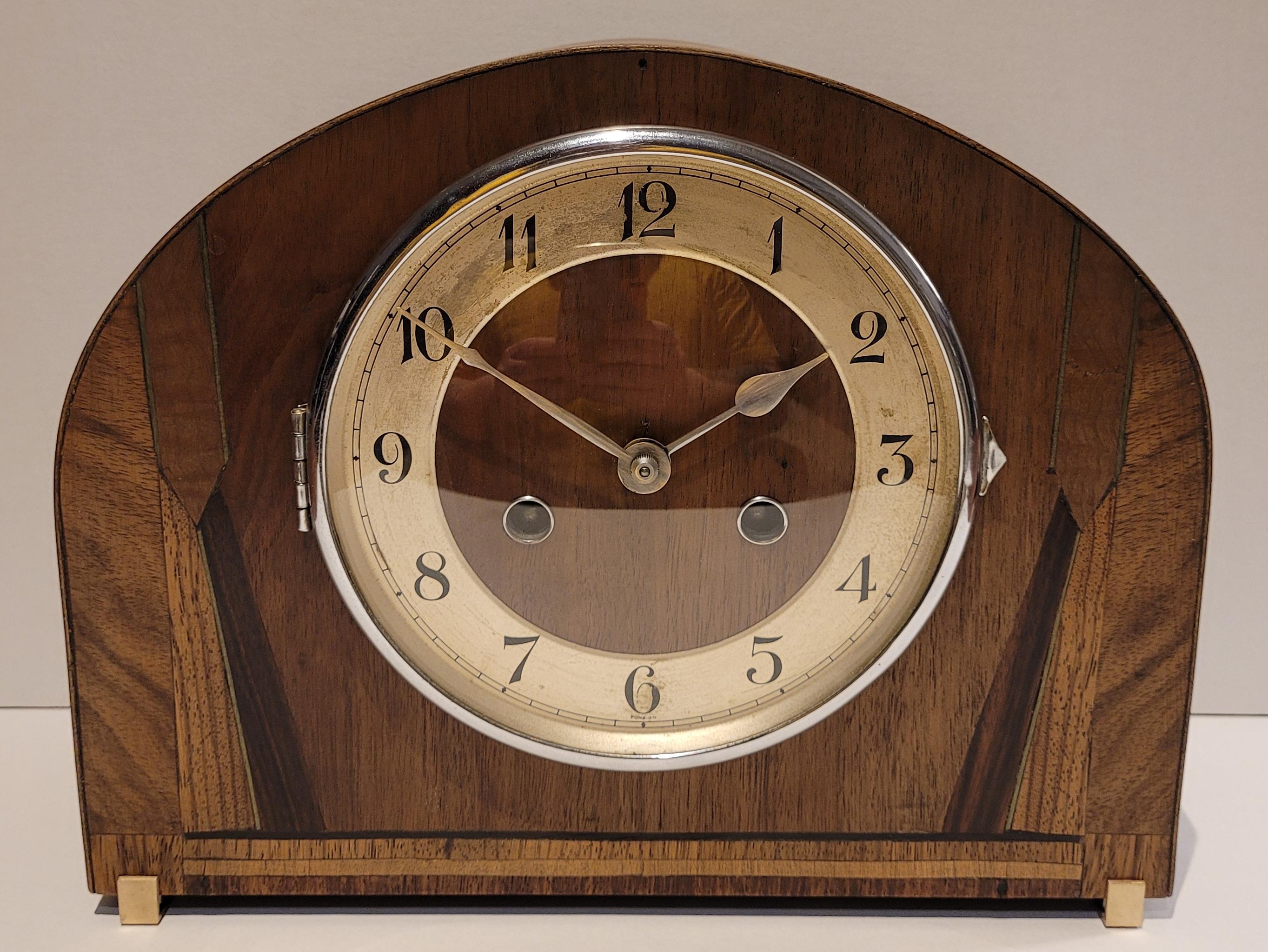 Antique c1930’s Kienzle Oak with Walnut Inlay Chiming Mantel Clock (Serviced) For Sale 10