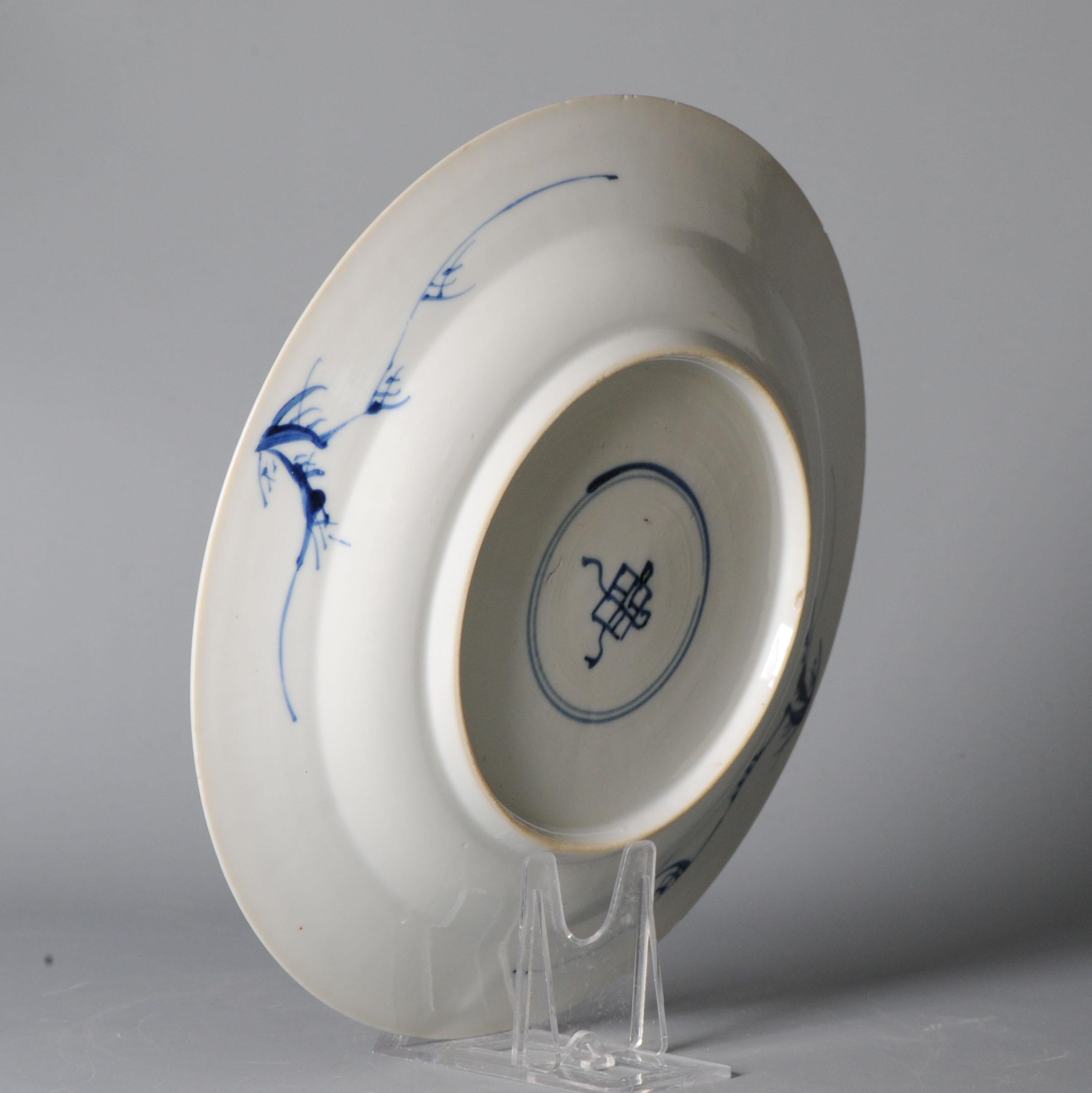 Antique Ca 1700 Chinese Porcelain Kangxi Blue and White Plate with blue border In Good Condition In Amsterdam, Noord Holland