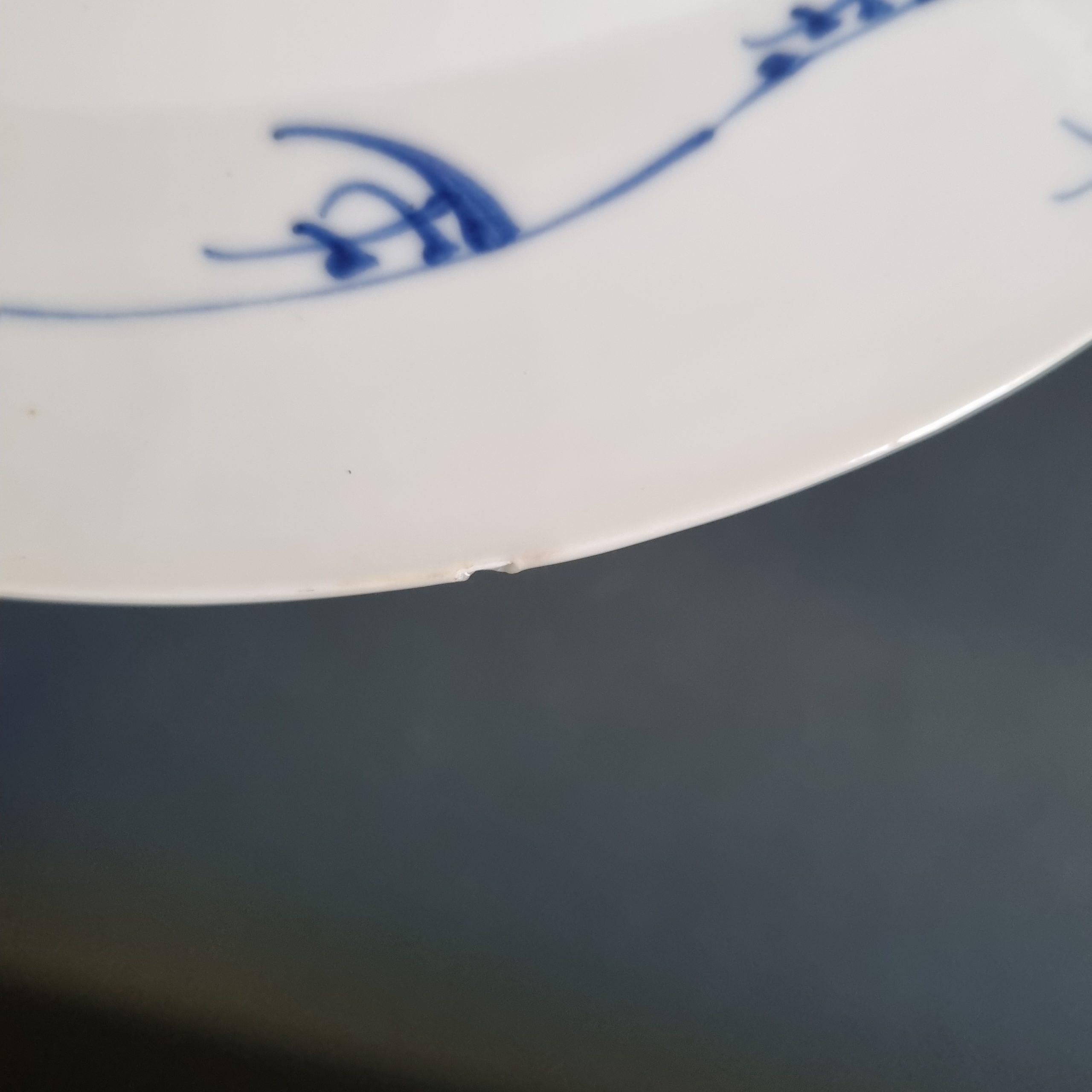 Antique Ca 1700 Chinese Porcelain Kangxi Blue and White Plate with blue border 1