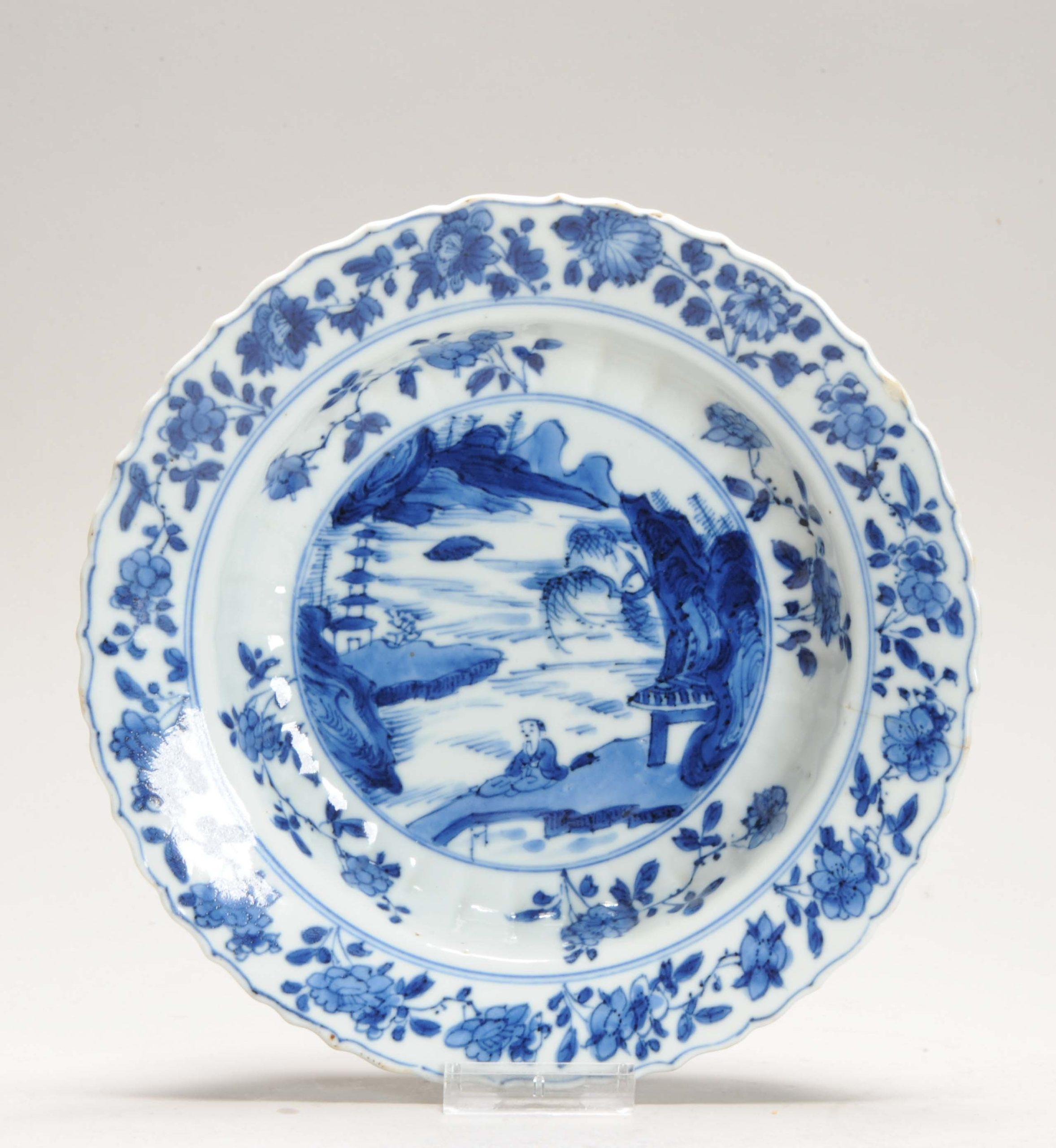 Plato muy bien decorado con una Escena de paisaje. Periodo Kangxi. Gran decoración de estilo Ming tardío


Condición
Astilla y 1 rayita. Tamaño: 19 cm
Periodo
siglo XVII