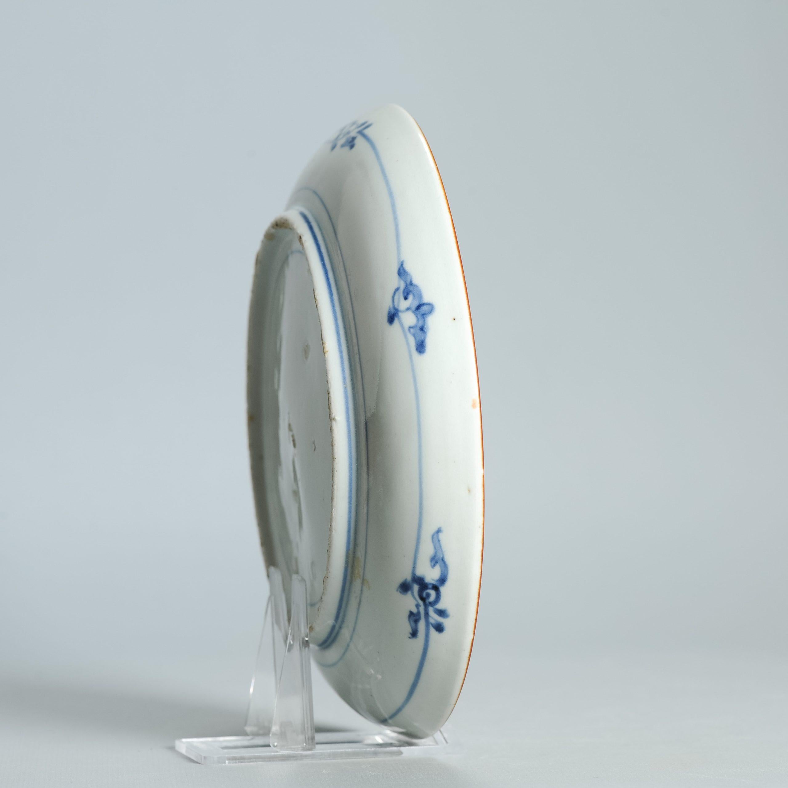 Japonais Ancienne assiette du maître des rochers japonais Arita Shunzhi ca 1700 Très rare en vente