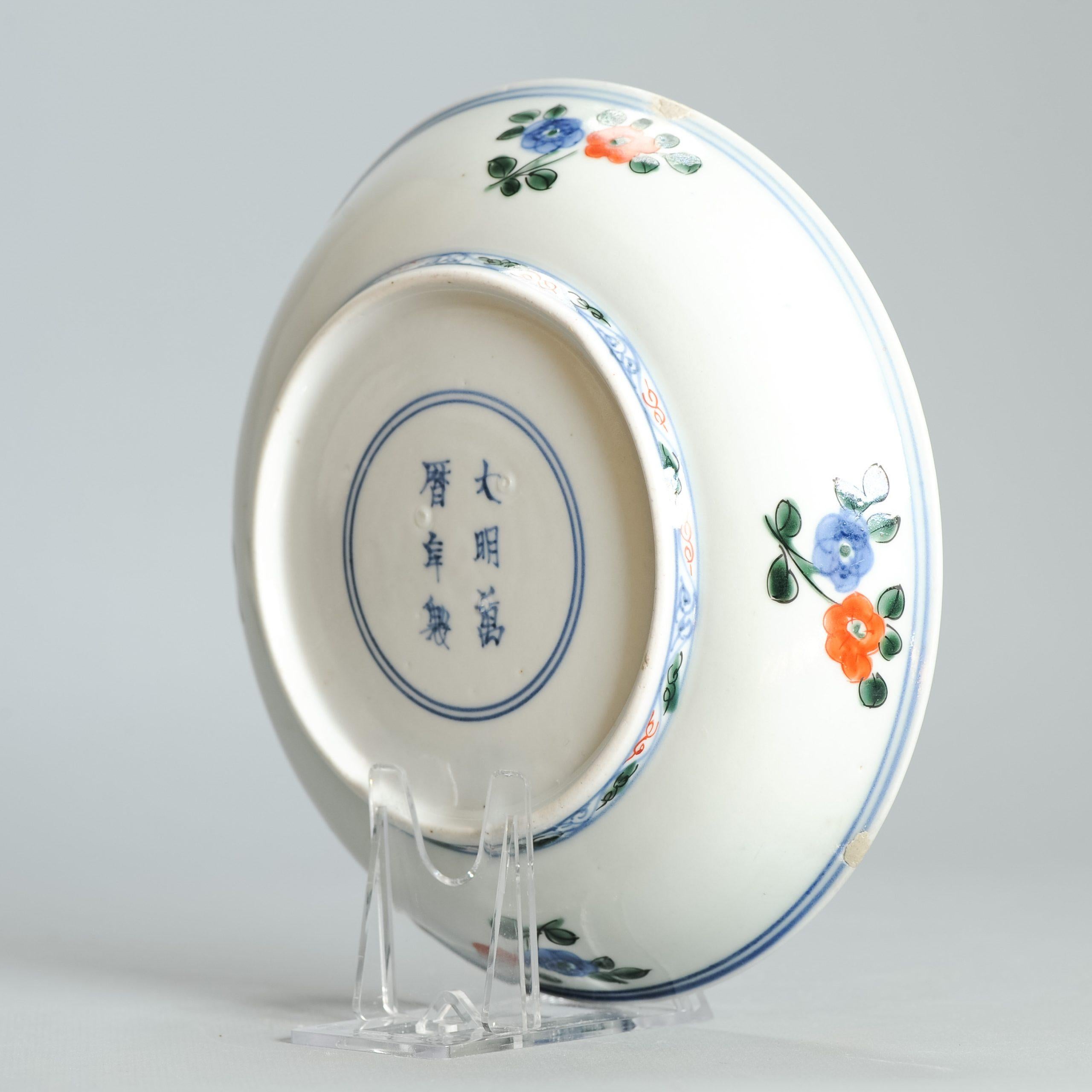 Antico piatto di porcellana giapponese Arita del 1700 circa, stile Wucai Wanli con marchio Shou Lao in vendita 5