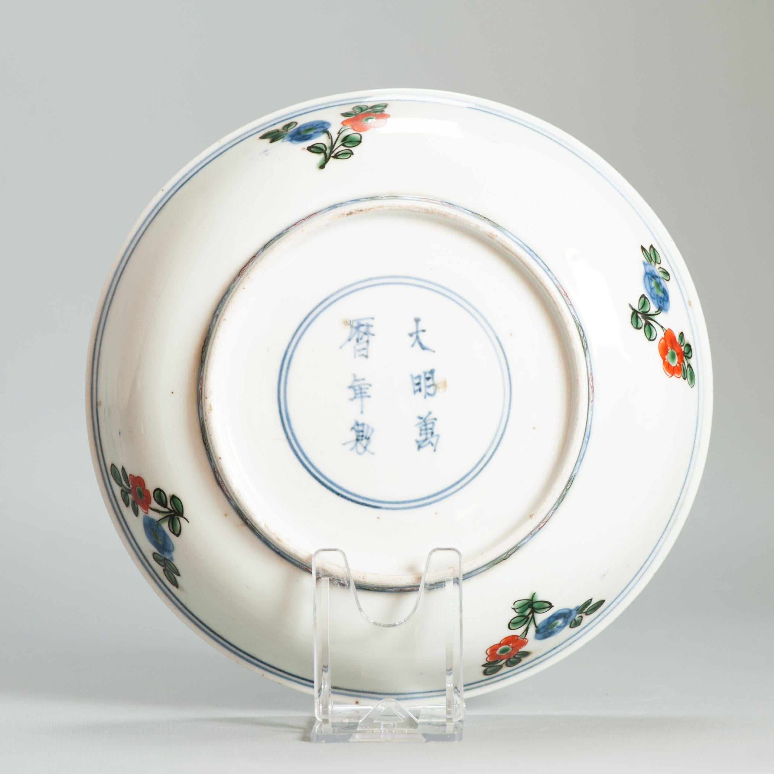 Antiguo plato de arita de porcelana japonesa de hacia 1700 estilo Wucai Wanli Marcado Shou Lao en venta 5
