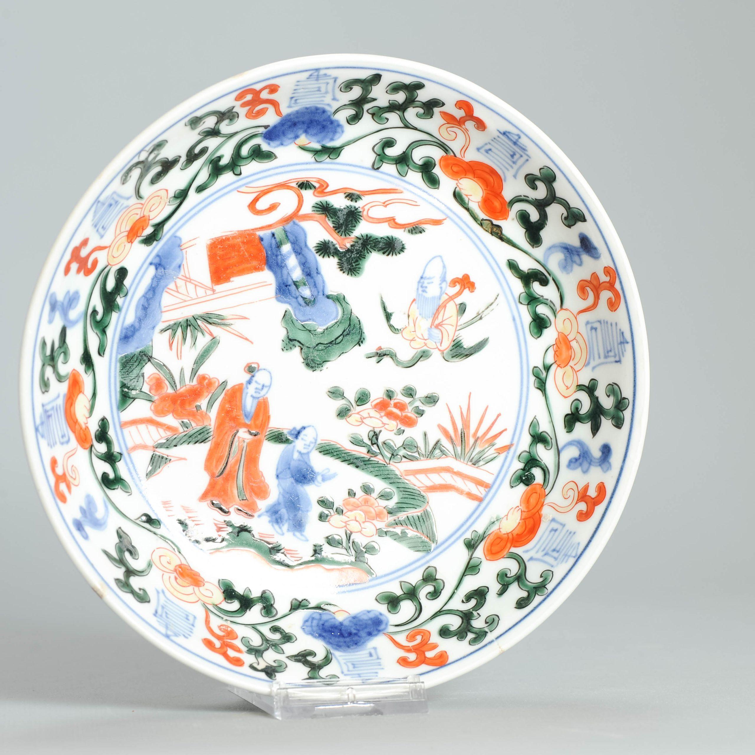 Antico piatto di porcellana giapponese Arita del 1700 circa, stile Wucai Wanli con marchio Shou Lao in vendita 1