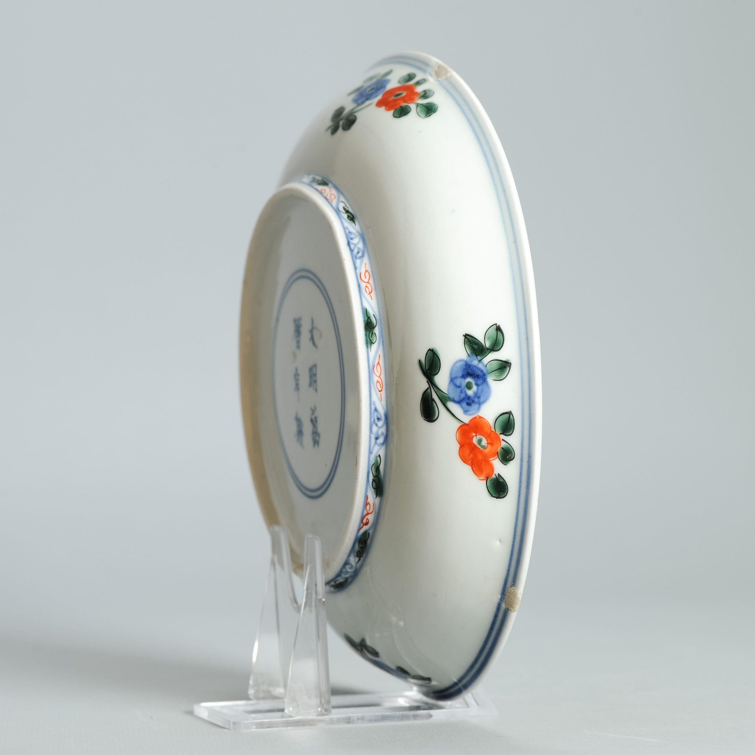 Antico piatto di porcellana giapponese Arita del 1700 circa, stile Wucai Wanli con marchio Shou Lao in vendita 3