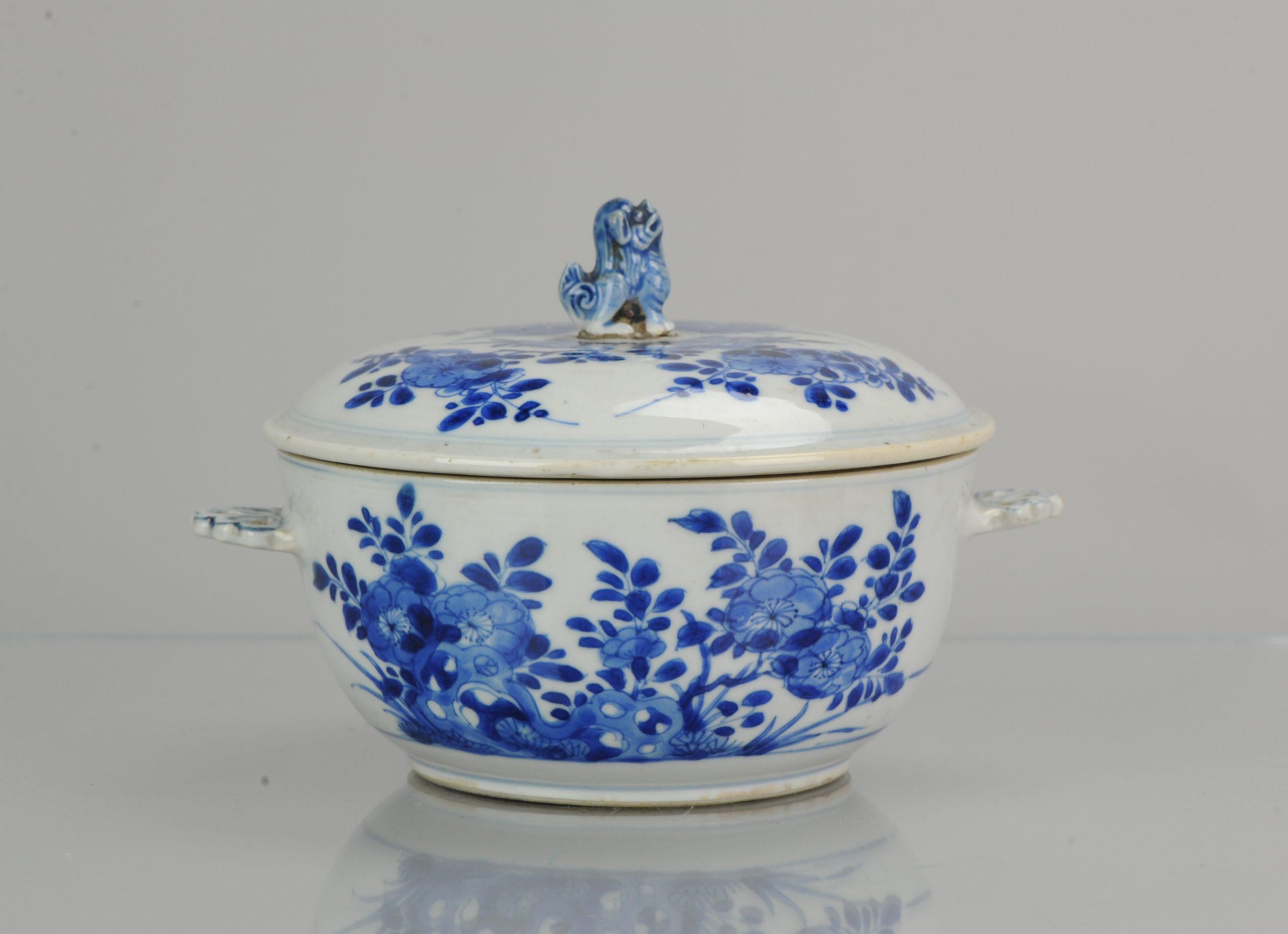 A very nicely made tureen of trademark kangxi blue and white decoration.

Provenance: Ex. Bluett & Sons

A trademark example of Kangxi blue and white. Decorated with bajixiang
Condition
Overall condition lion reattached with metal, nicely