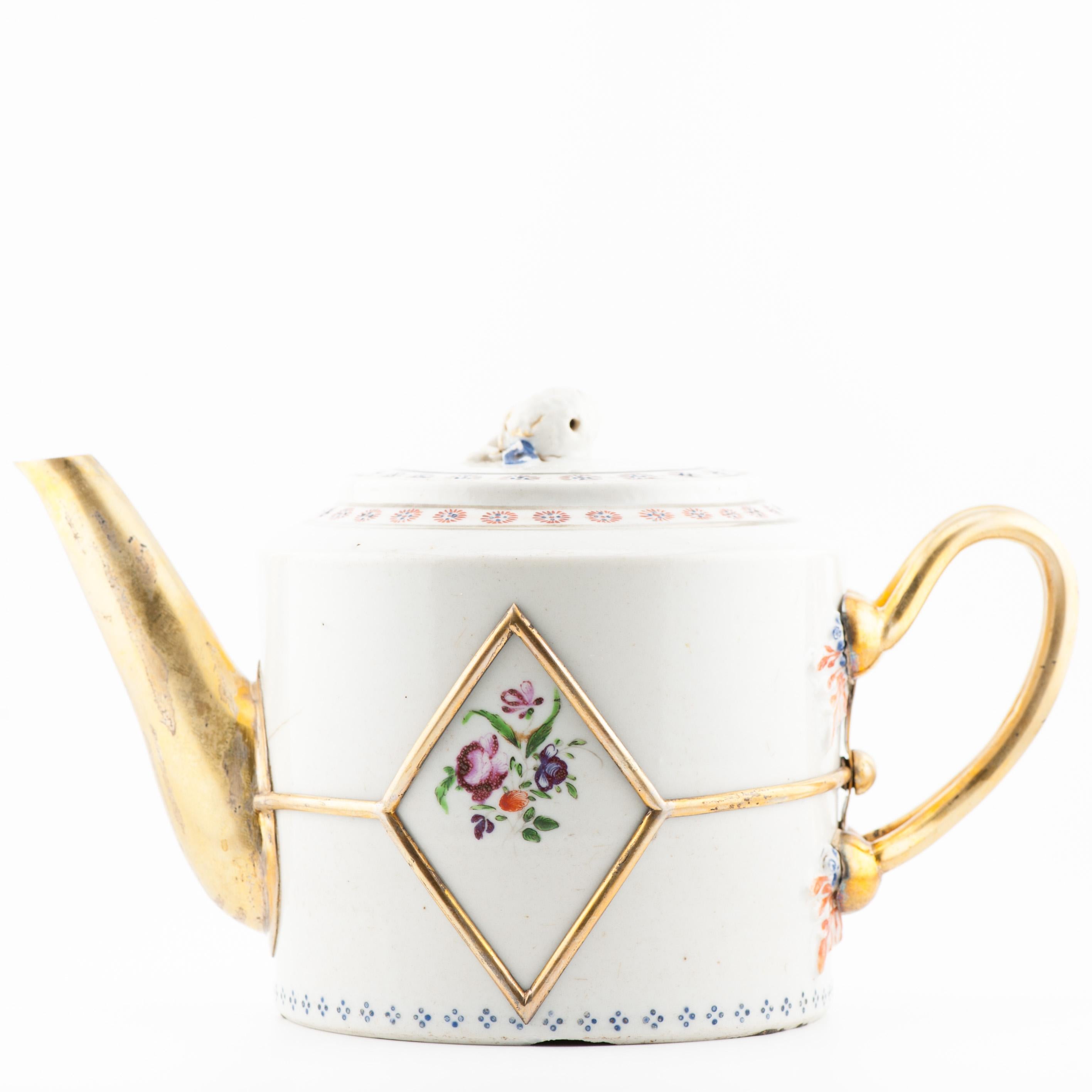 Antique Ca 1780 Chinese Porcelain Jiaqing Fencai Decorated Teapot Rose For Sale 5