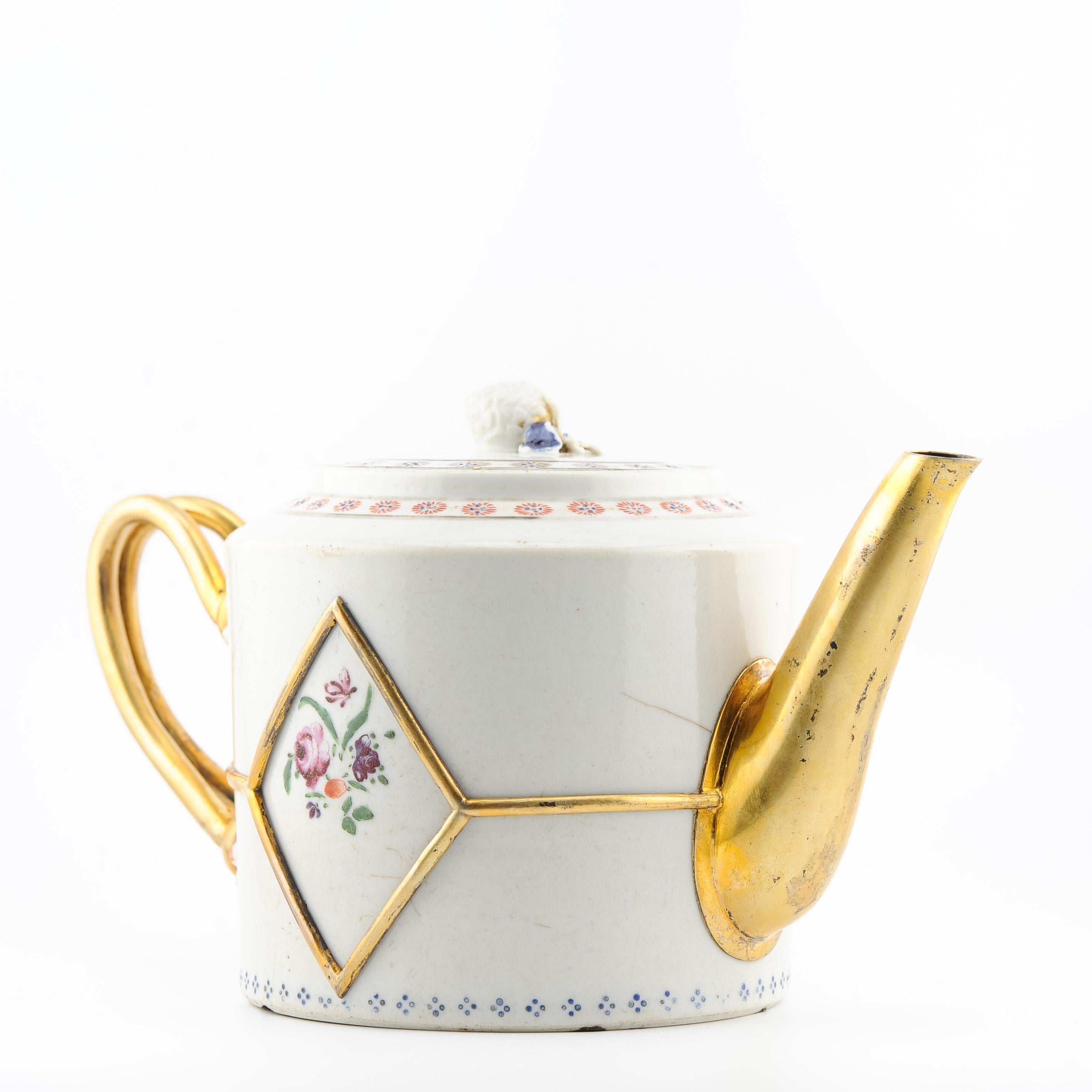 Antique Ca 1780 Chinese Porcelain Jiaqing Fencai Decorated Teapot Rose For Sale 6