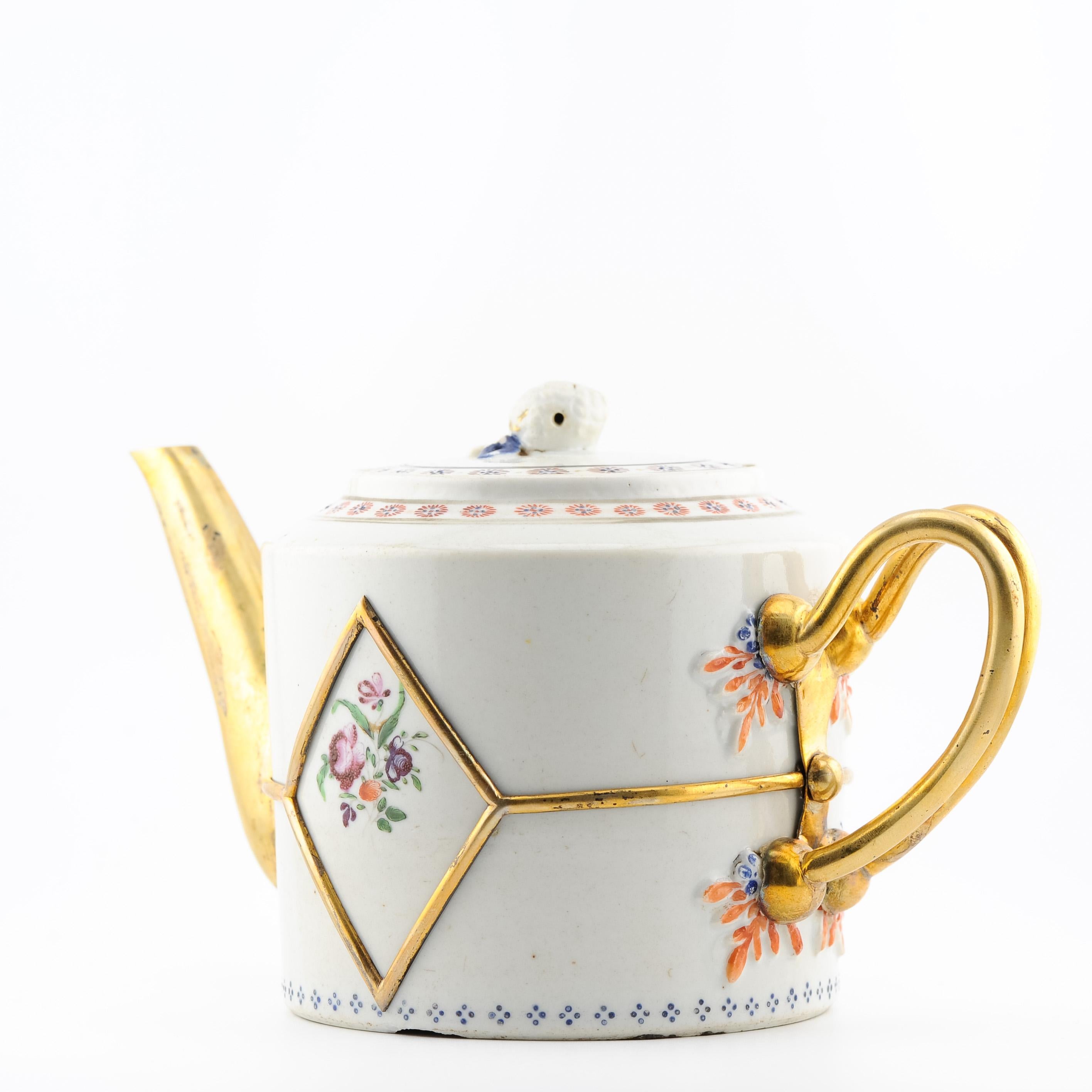 Antique Ca 1780 Chinese Porcelain Jiaqing Fencai Decorated Teapot Rose For Sale 1
