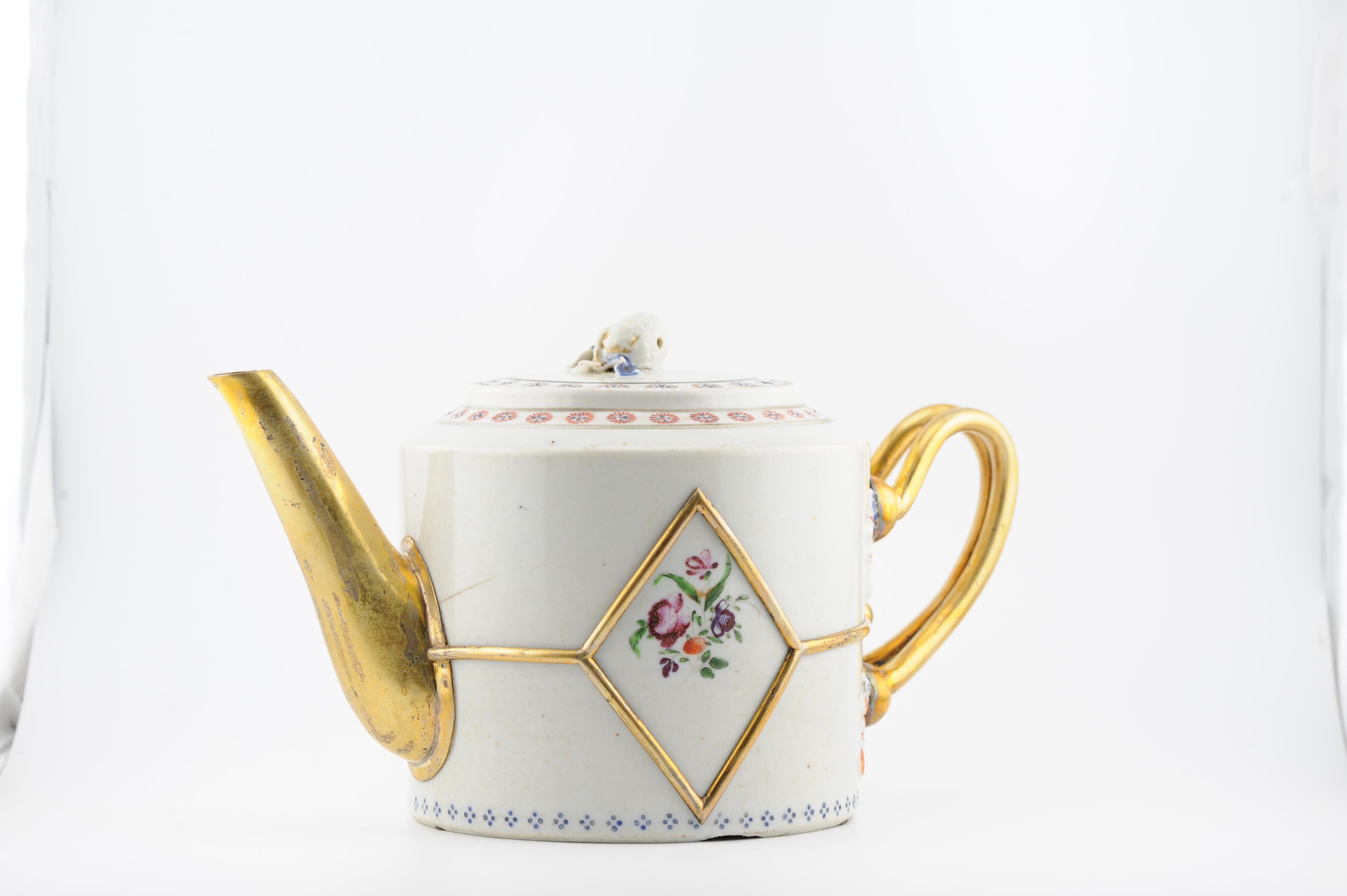 Antique Ca 1780 Chinese Porcelain Jiaqing Fencai Decorated Teapot Rose For Sale 2