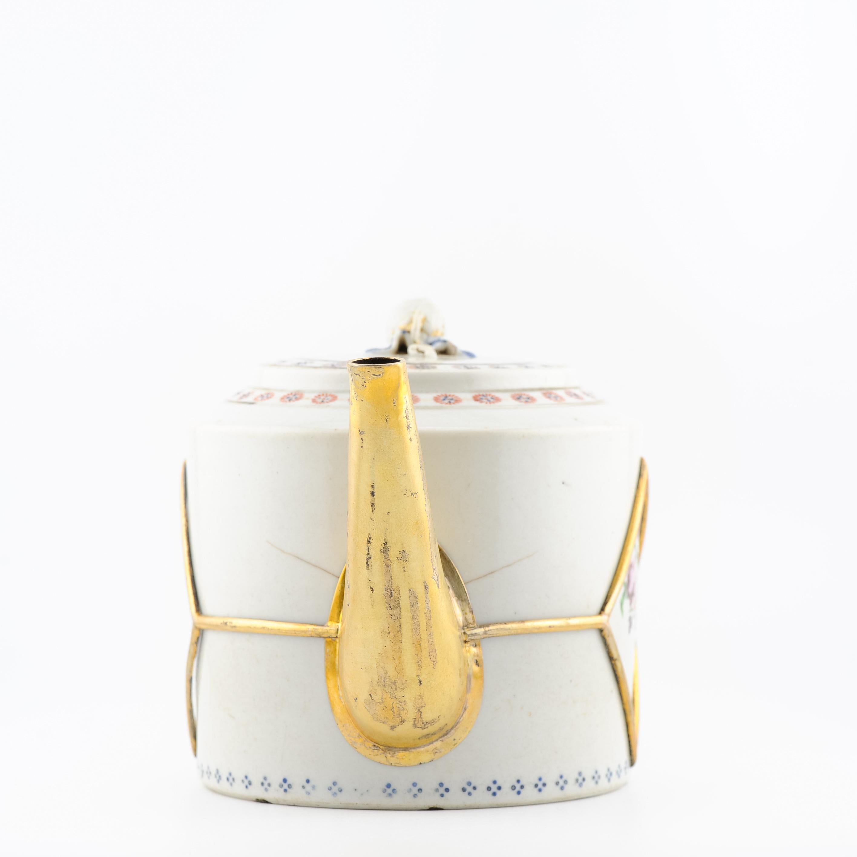 Antique Ca 1780 Chinese Porcelain Jiaqing Fencai Decorated Teapot Rose For Sale 3