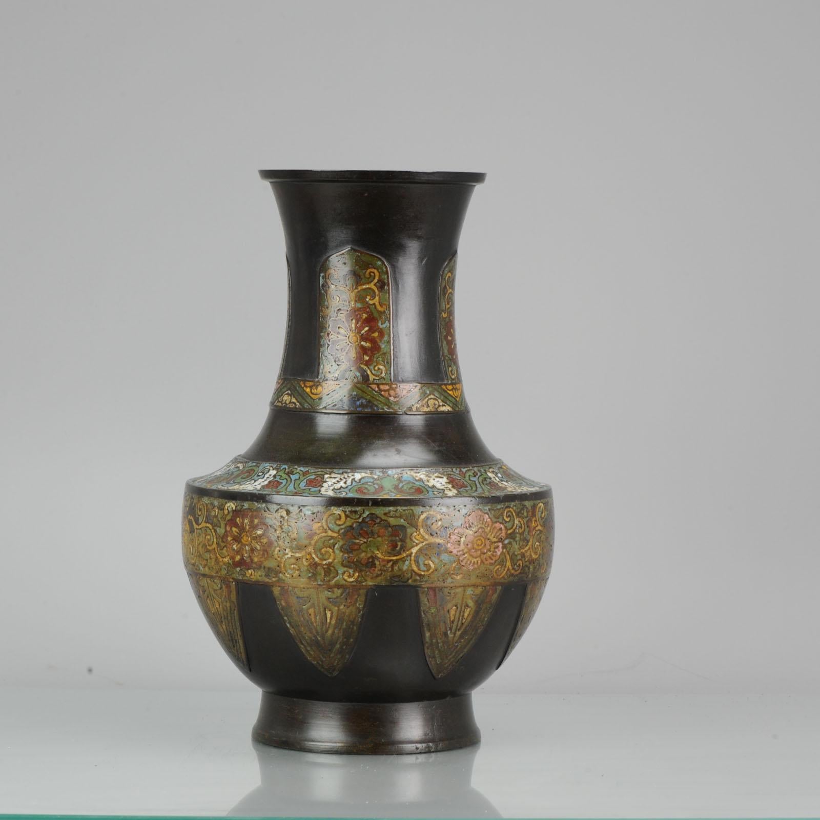 Antique Ca 1900 Japanese Bronze Vase Flowers Home Decoration Meiji Period Japan In Good Condition For Sale In Amsterdam, Noord Holland