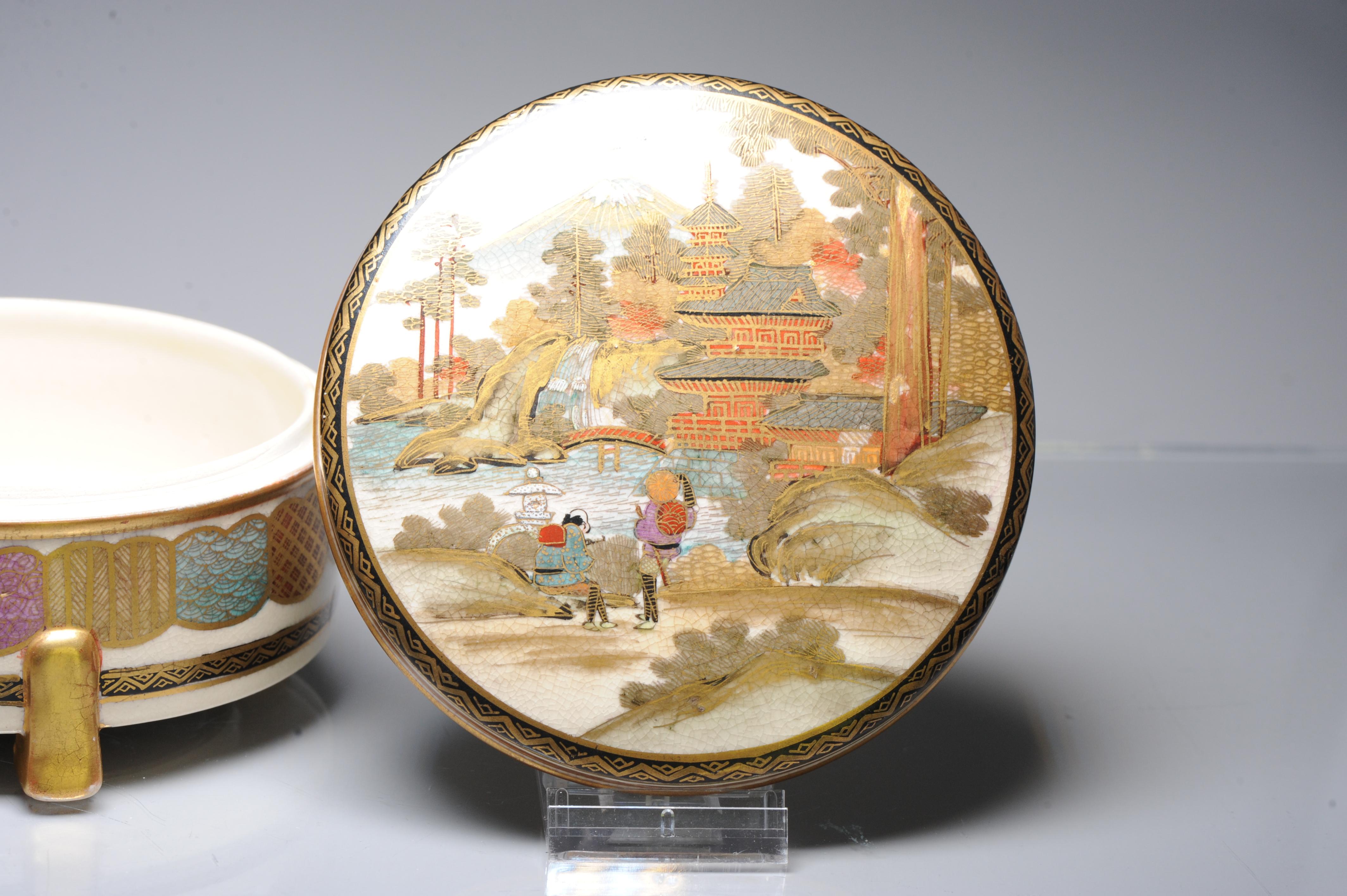Antike japanische Meiji- oder Taisho Satsuma-Puderschachtel aus der Zeit um 1900 (Porzellan) im Angebot