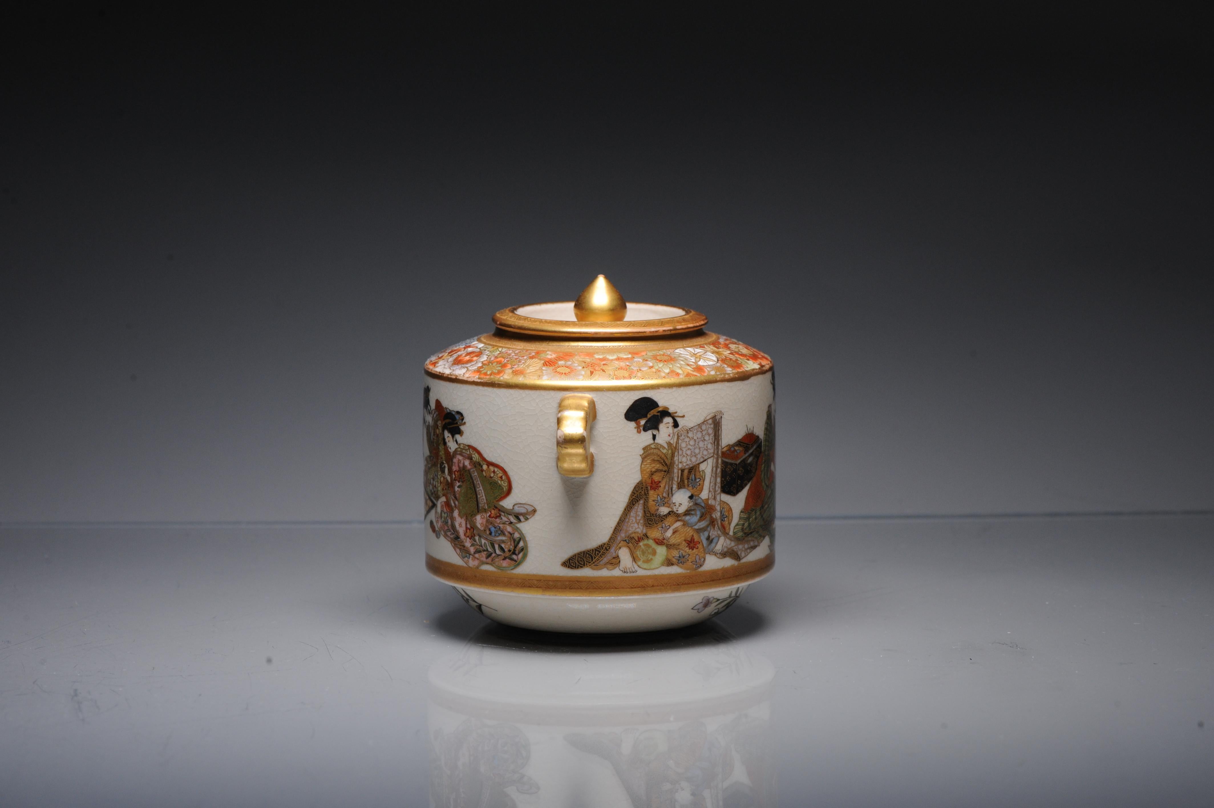 Antique ca 1900 Japanese Satsuma Ryozan Jar Richly Decorated Marked In Good Condition In Amsterdam, Noord Holland