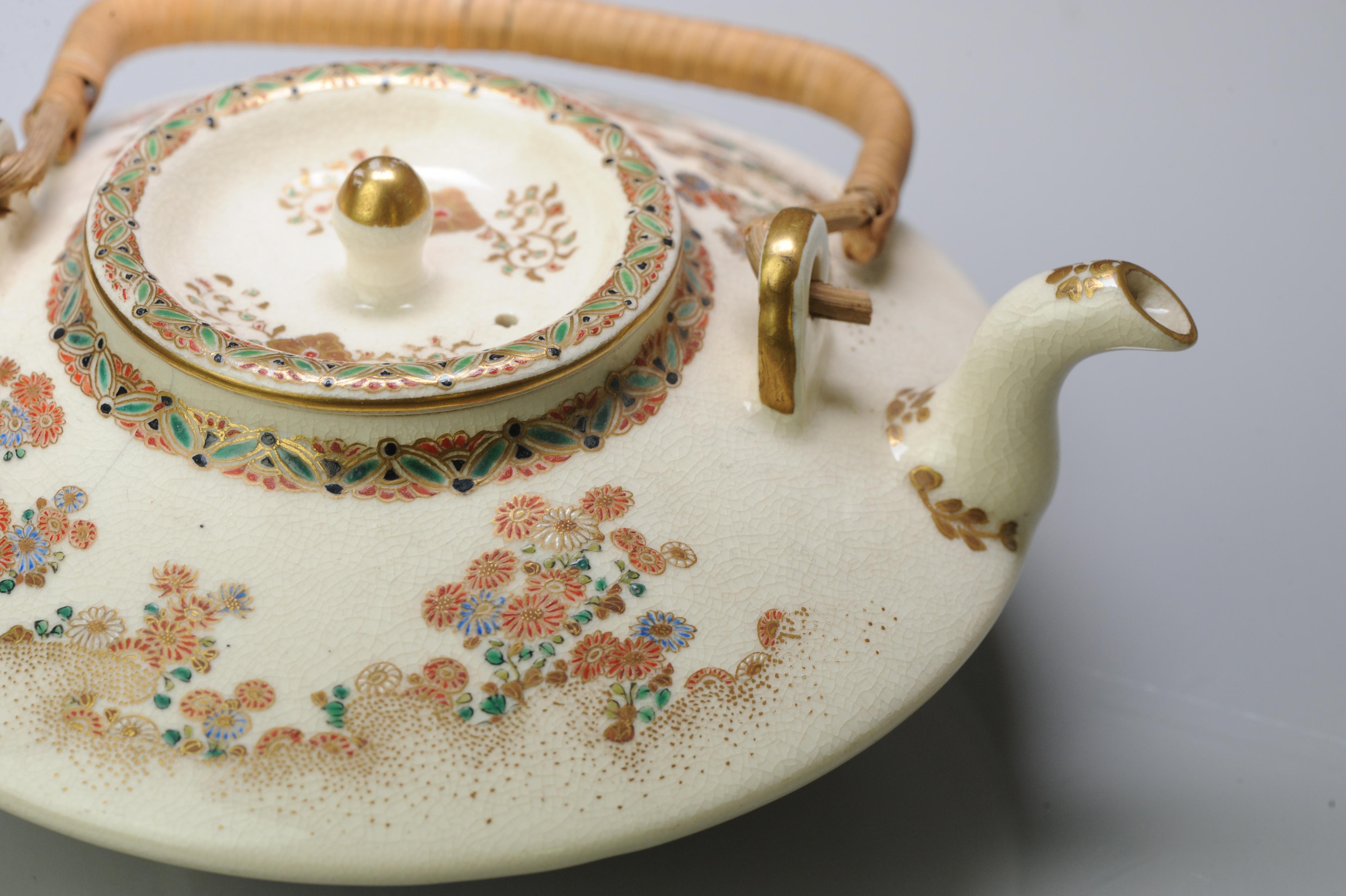 Antique ca 1900 Japanese Satsuma Taizan Teapot Richly Decorated Marked For Sale 6