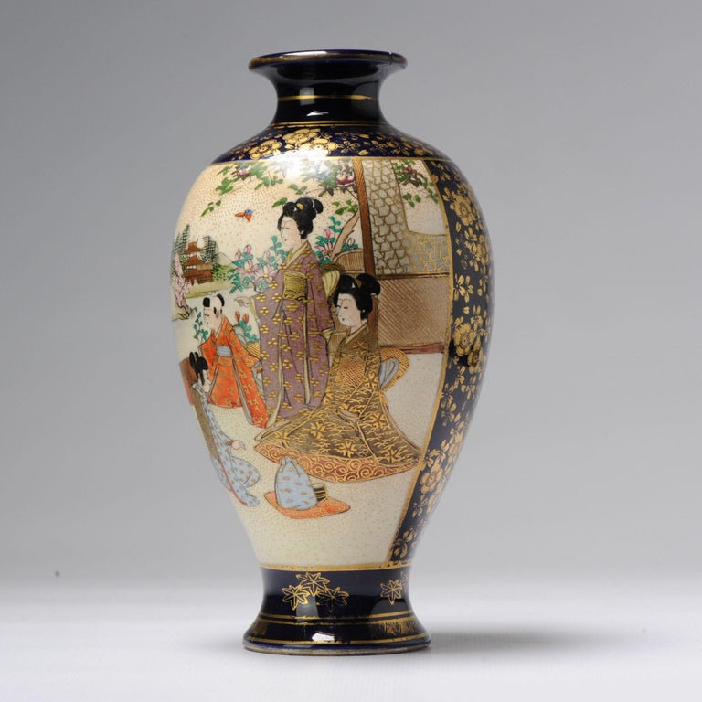 Antike japanische Satsuma-Vase aus der Zeit um 1900, reich dekoriert und  markiert im Angebot bei 1stDibs