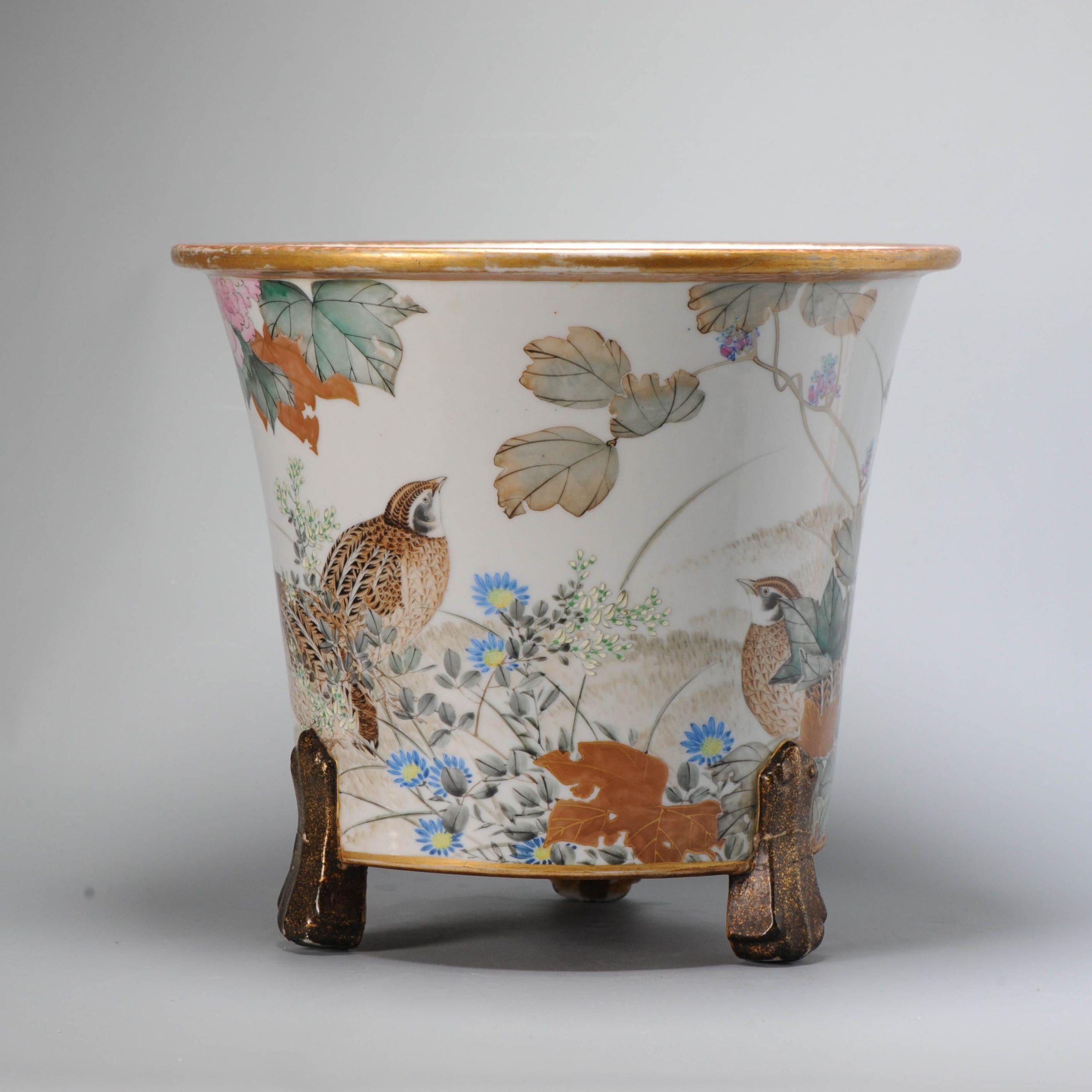 Sharing with you this highly unusual piece. Superior decoration

Japan, famille rose porcelain cachepot, 20th century, raised on three feet, decorated with quail in a flower garden.


Condition
2 feet restored, 1 of them with small line next