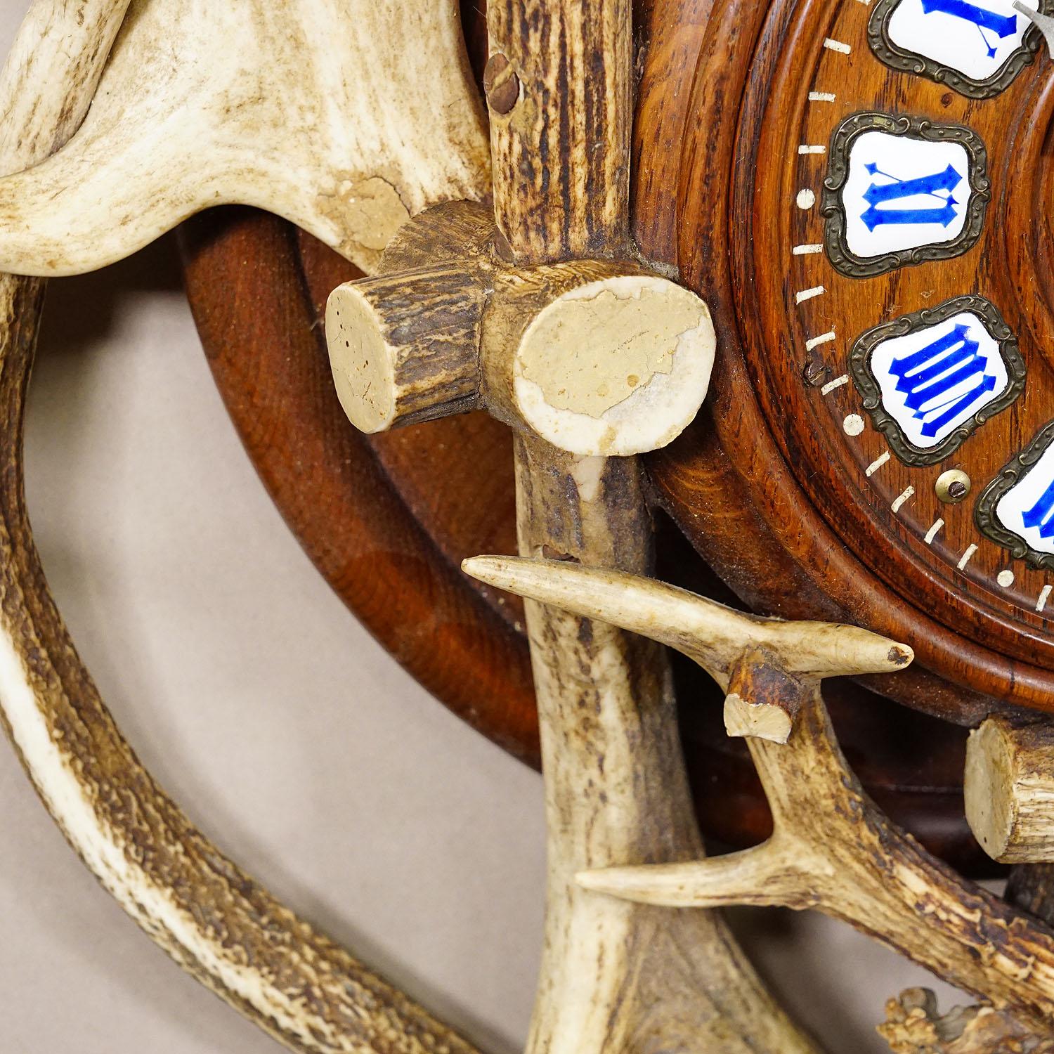Antique Cabin Antler Wall Clock with Deer Head Austria ca. 1900 For Sale 2