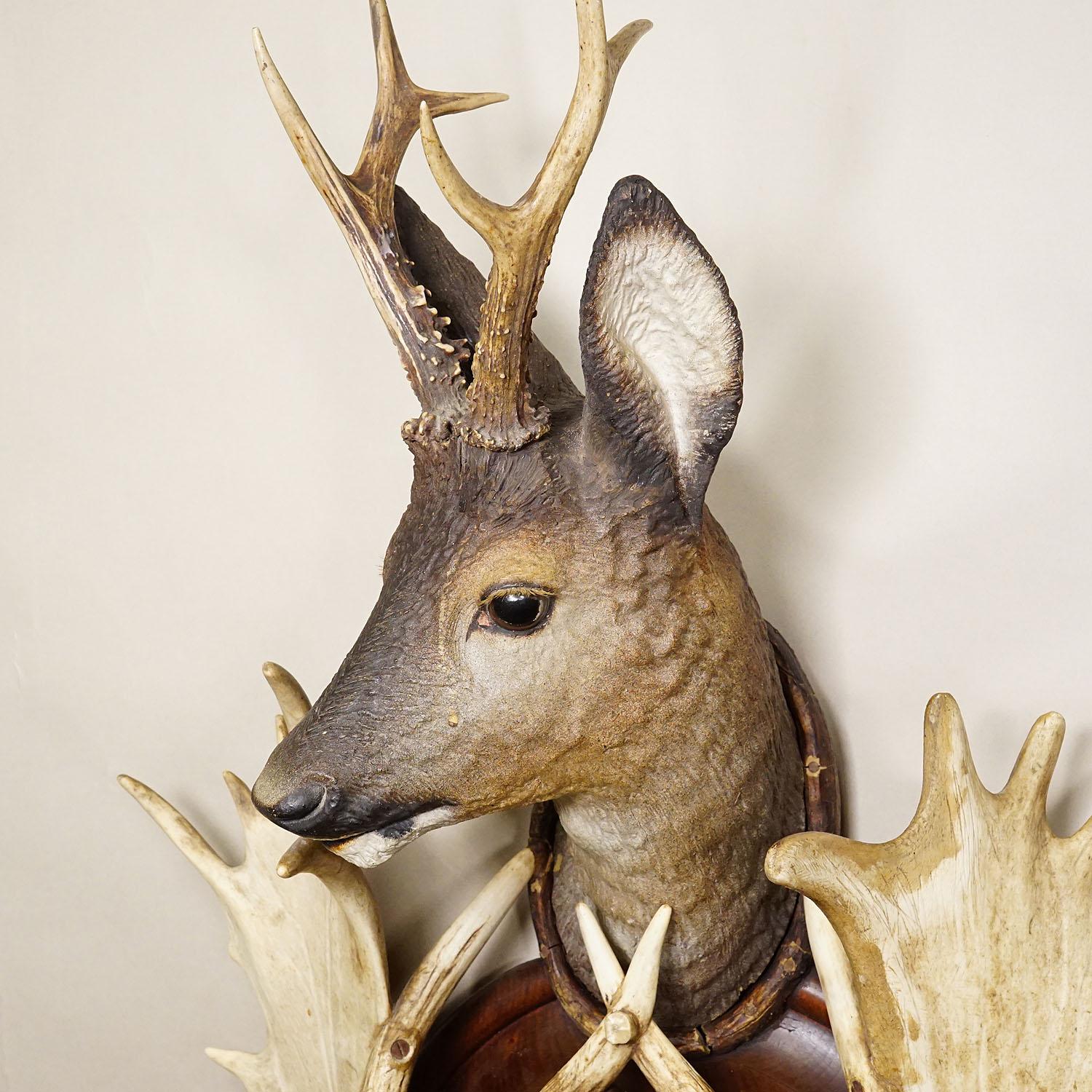 Antique Cabin Antler Wall Clock with Deer Head Austria ca. 1900 For Sale 3