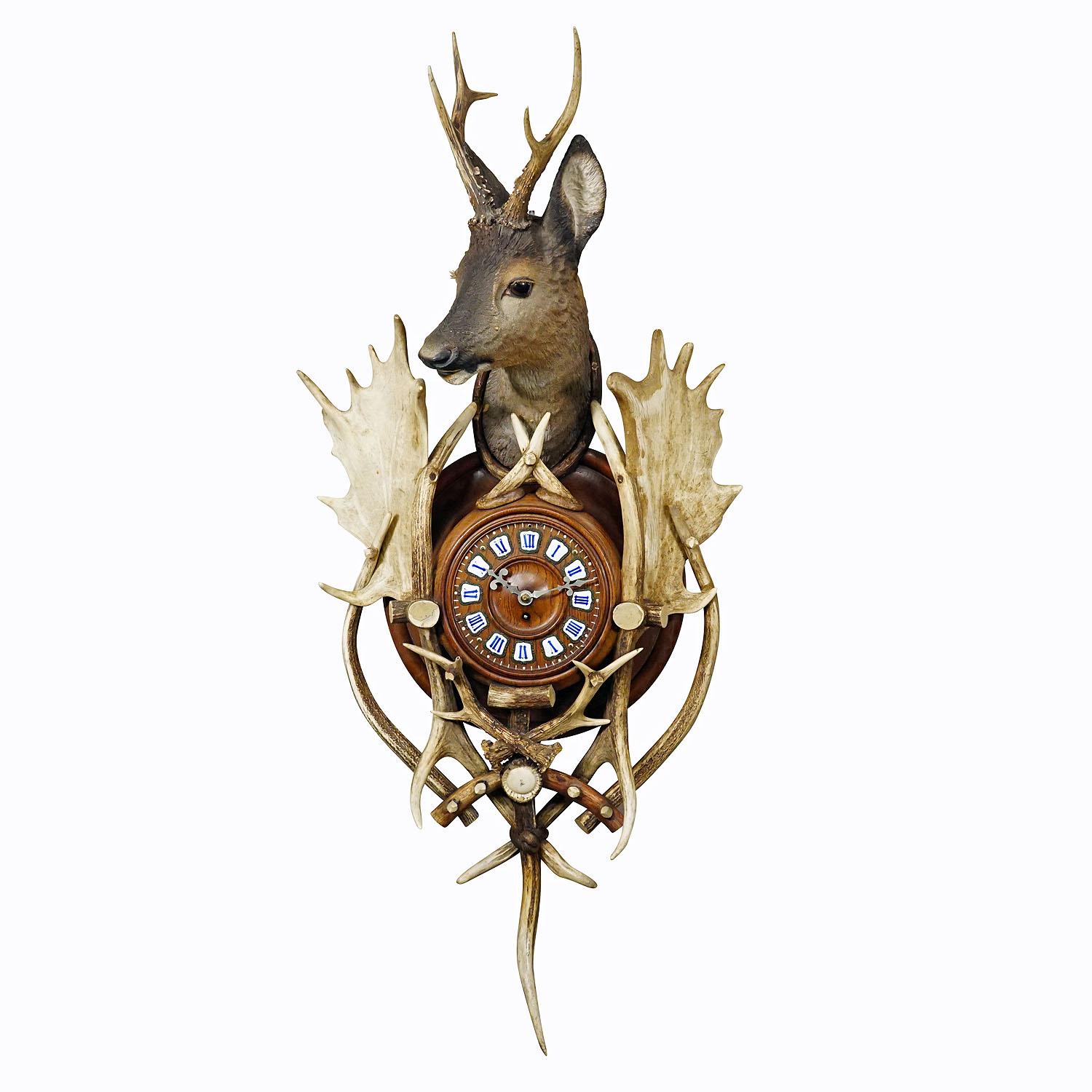 Antique Cabin Antler Wall Clock with Deer Head Austria ca. 1900

A large rustic antler wall clock. The wooden case is richly decorated with plaster applications, a plaster deer head, antlers from the deer and fallow deer and a turned hron rose.