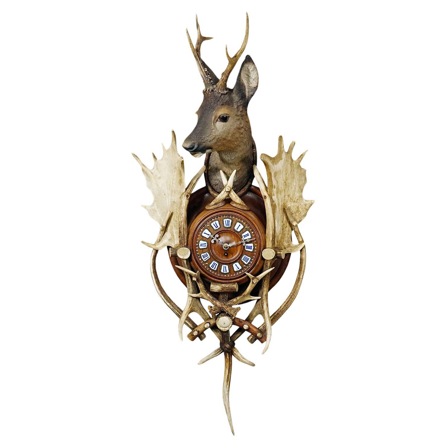 Antike Cabin Antler Wanduhr mit Hirschkopf Österreich ca. 1900 im Angebot