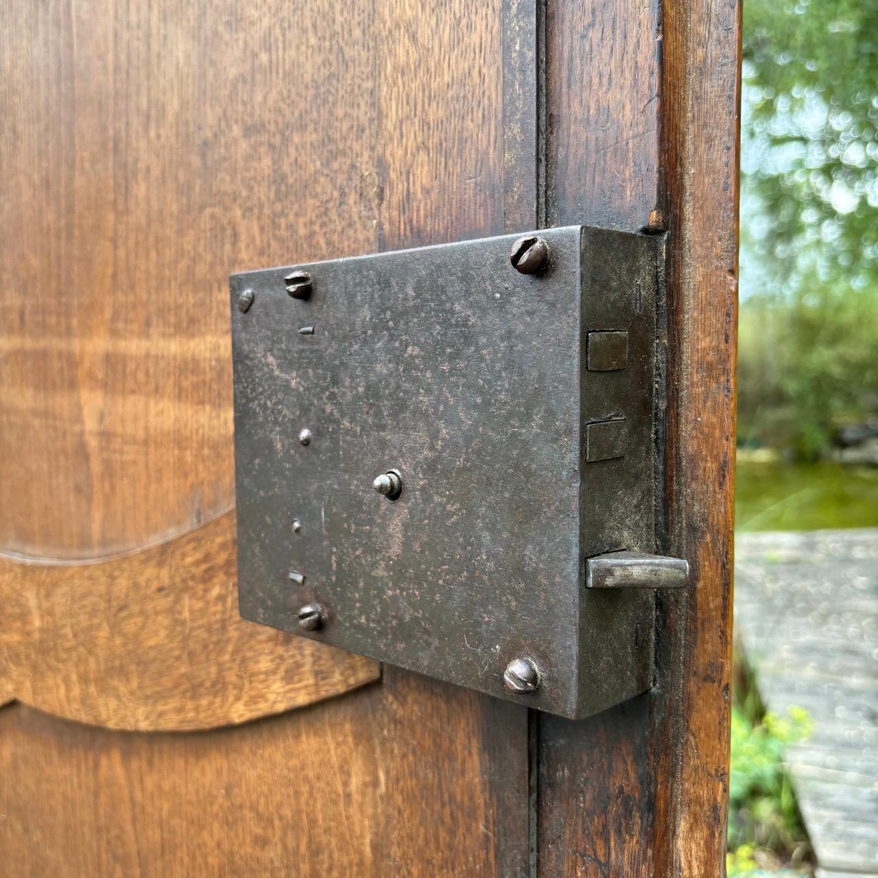 Antique cabinet  Baroque  France around 1700  Unique lock & key For Sale 7