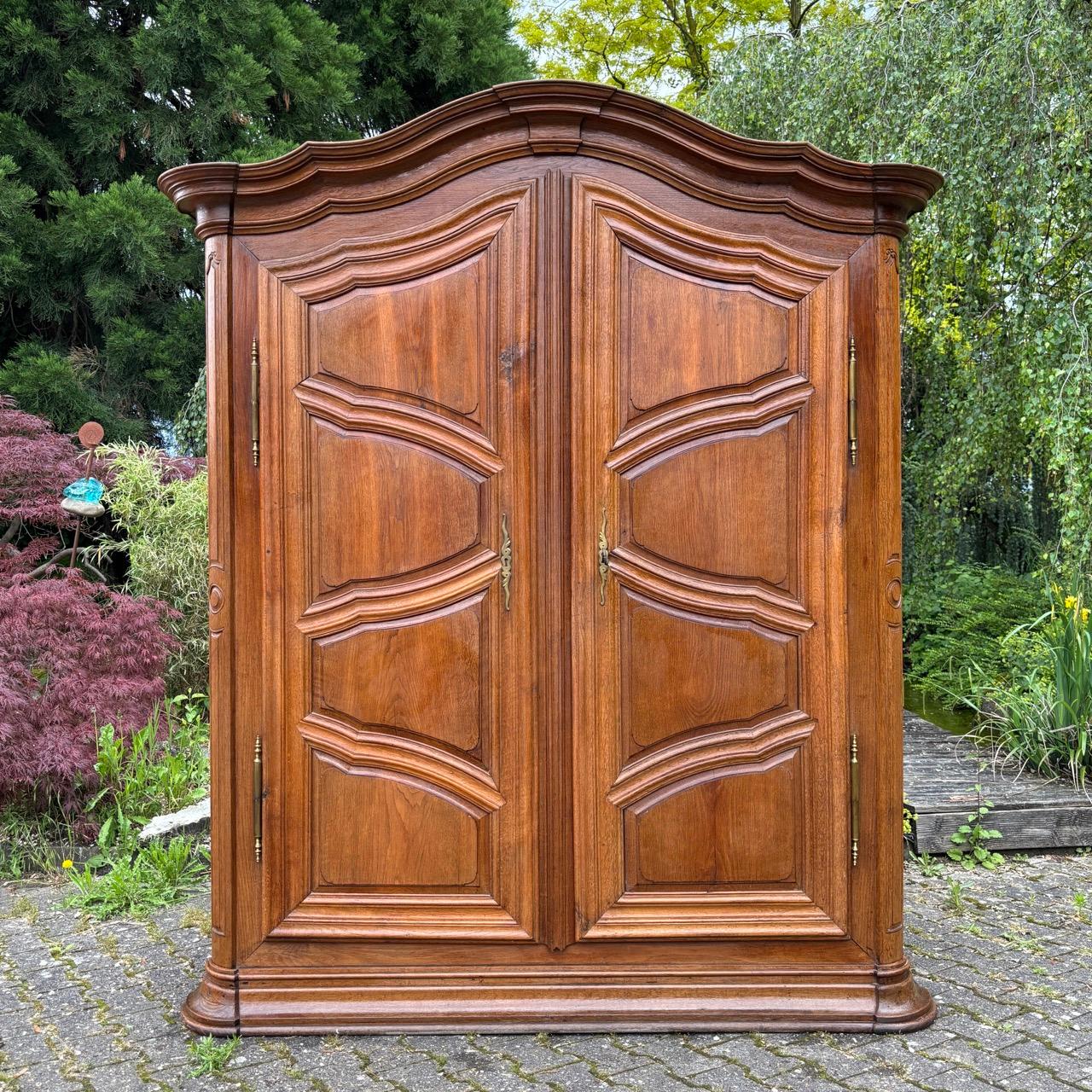 Antique cabinet  Baroque  France around 1700  Unique lock & key✓ Solid oak
✓ Original French Baroque
✓ Impressive presence

Dimensions:  W: 200cm  H: 236cm  D: 80cm

Article: Antique closet  Wardrobe
Item no.: 942
Epoch: Baroque around 1700  Louis