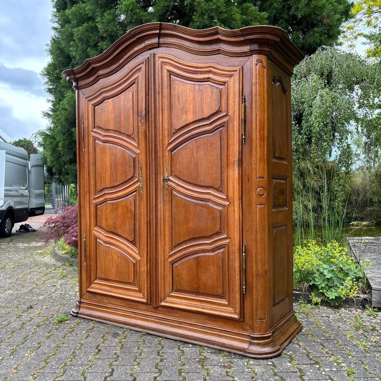 Antique cabinet  Baroque  France around 1700  Unique lock & key In Good Condition For Sale In Würzburg, DE