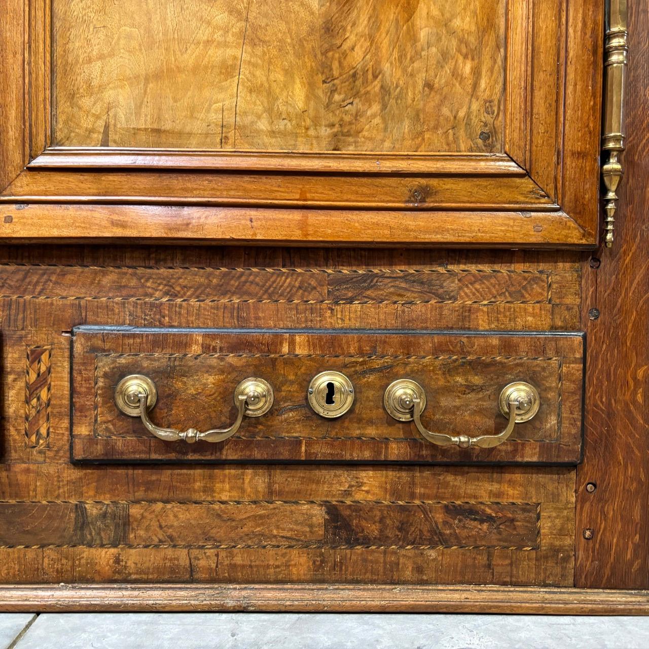 Armadio antico  Barocco  Lorrain intorno al 1740  Oak e noce  12 casse in vendita 5