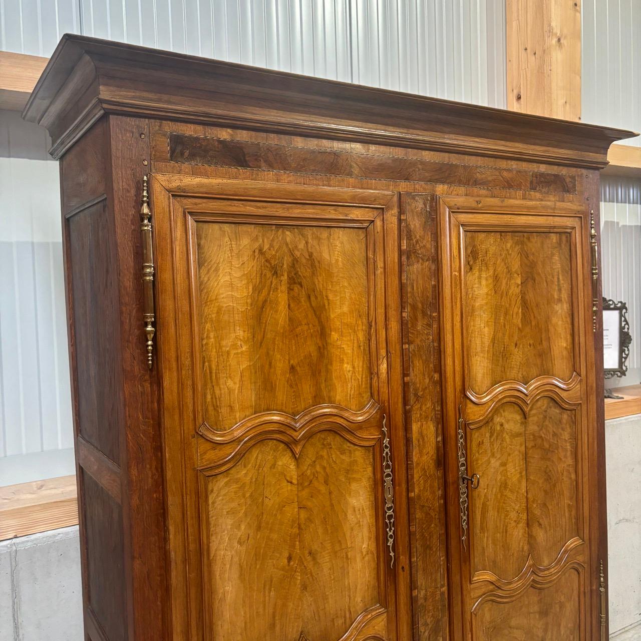 Armadio antico  Barocco  Lorrain intorno al 1740  Oak e noce  12 casse in vendita 7