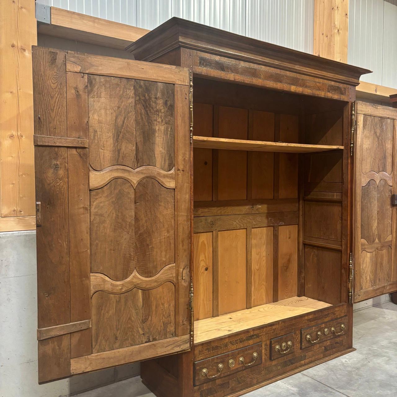 Armadio antico  Barocco  Lorrain intorno al 1740  Oak e noce  12 casse in vendita 9
