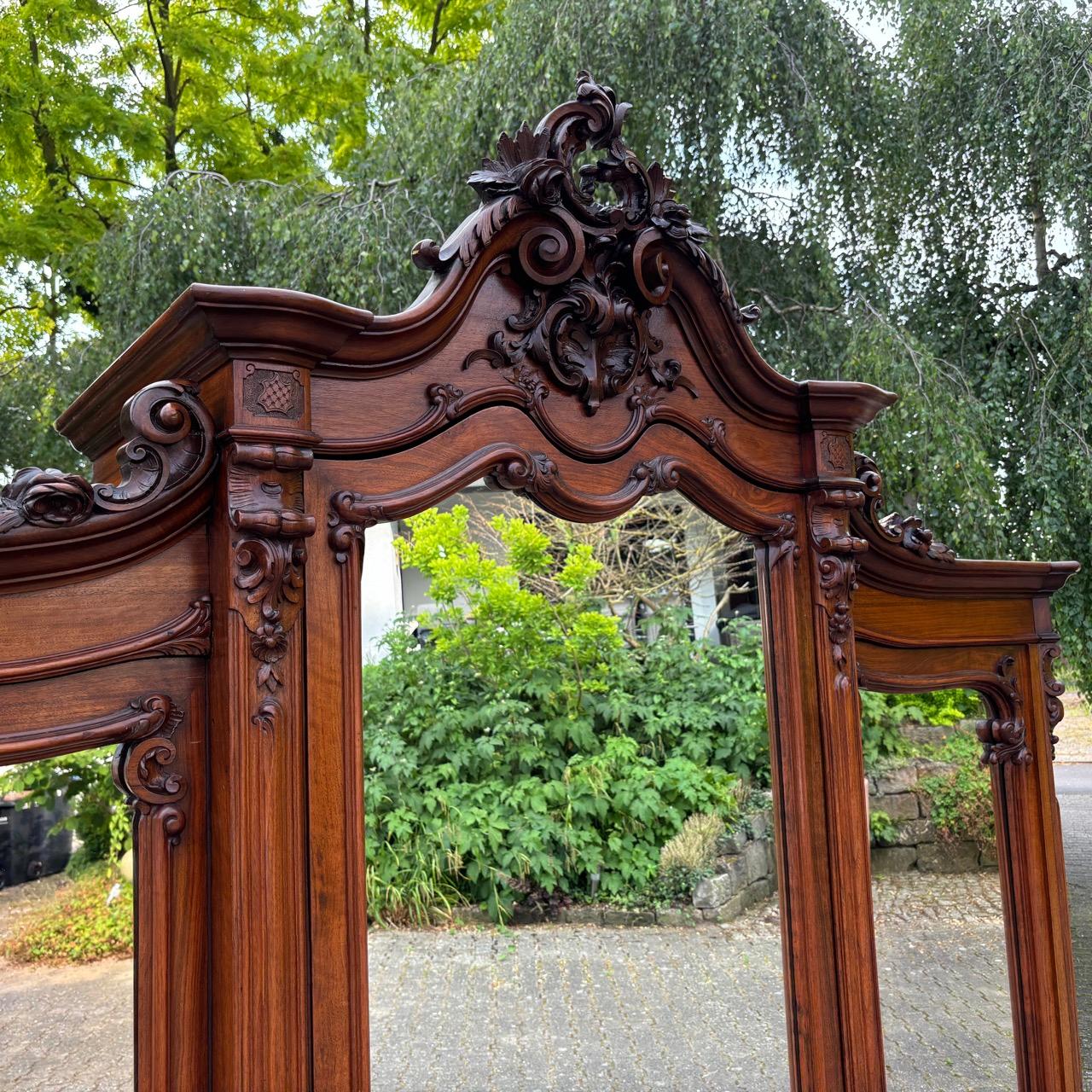 Armadio antico  Berlino, 1856  Noce e Oak  Condizioni ottimali 3