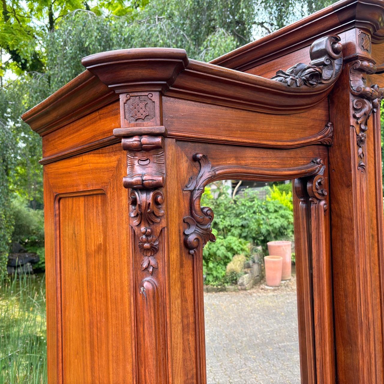 Armadio antico  Berlino, 1856  Noce e Oak  Condizioni ottimali 8