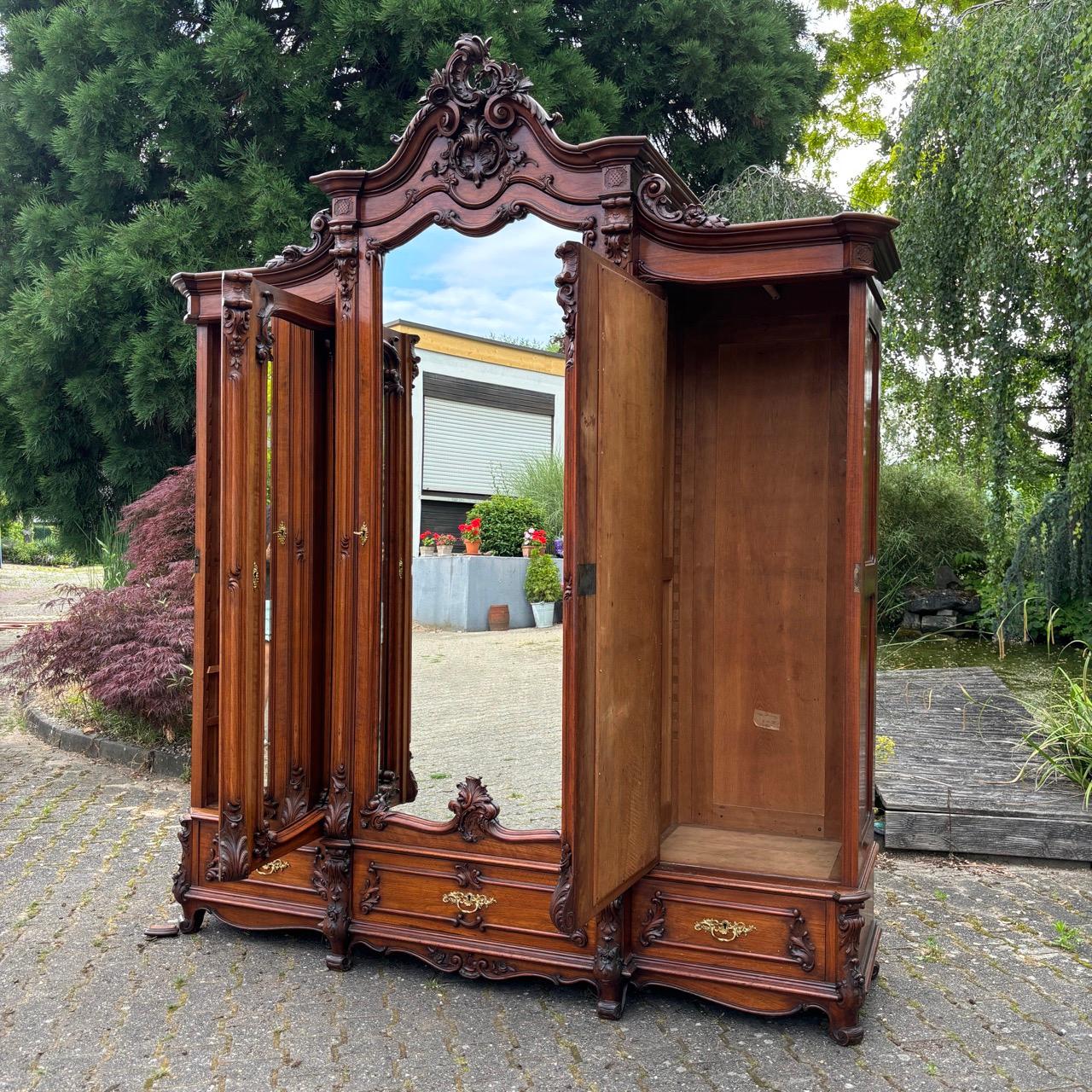 Armadio antico  Berlino, 1856  Noce e Oak  Condizioni ottimali 10