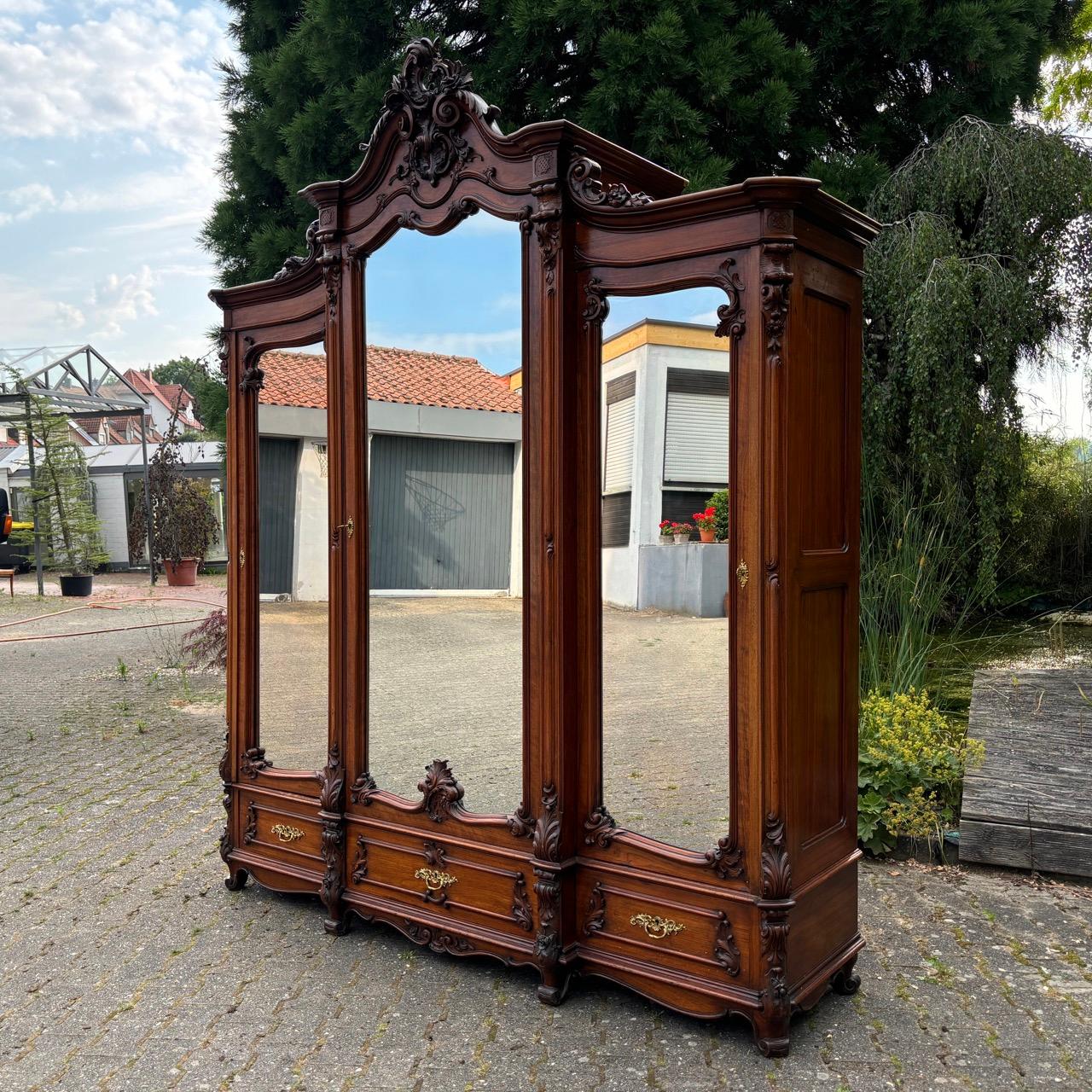 Armadio antico  Berlino, 1856  Noce e Oak  Condizioni ottimali In condizioni buone a Würzburg, DE