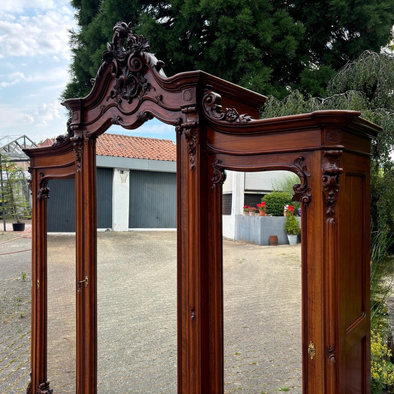 XIX secolo Armadio antico  Berlino, 1856  Noce e Oak  Condizioni ottimali