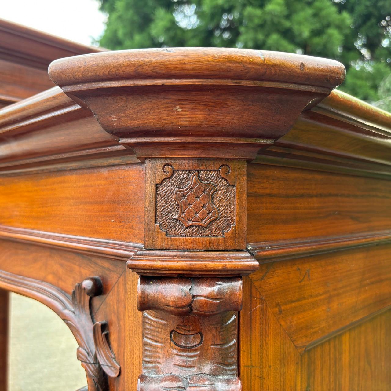Armadio antico  Berlino, 1856  Noce e Oak  Condizioni ottimali 1