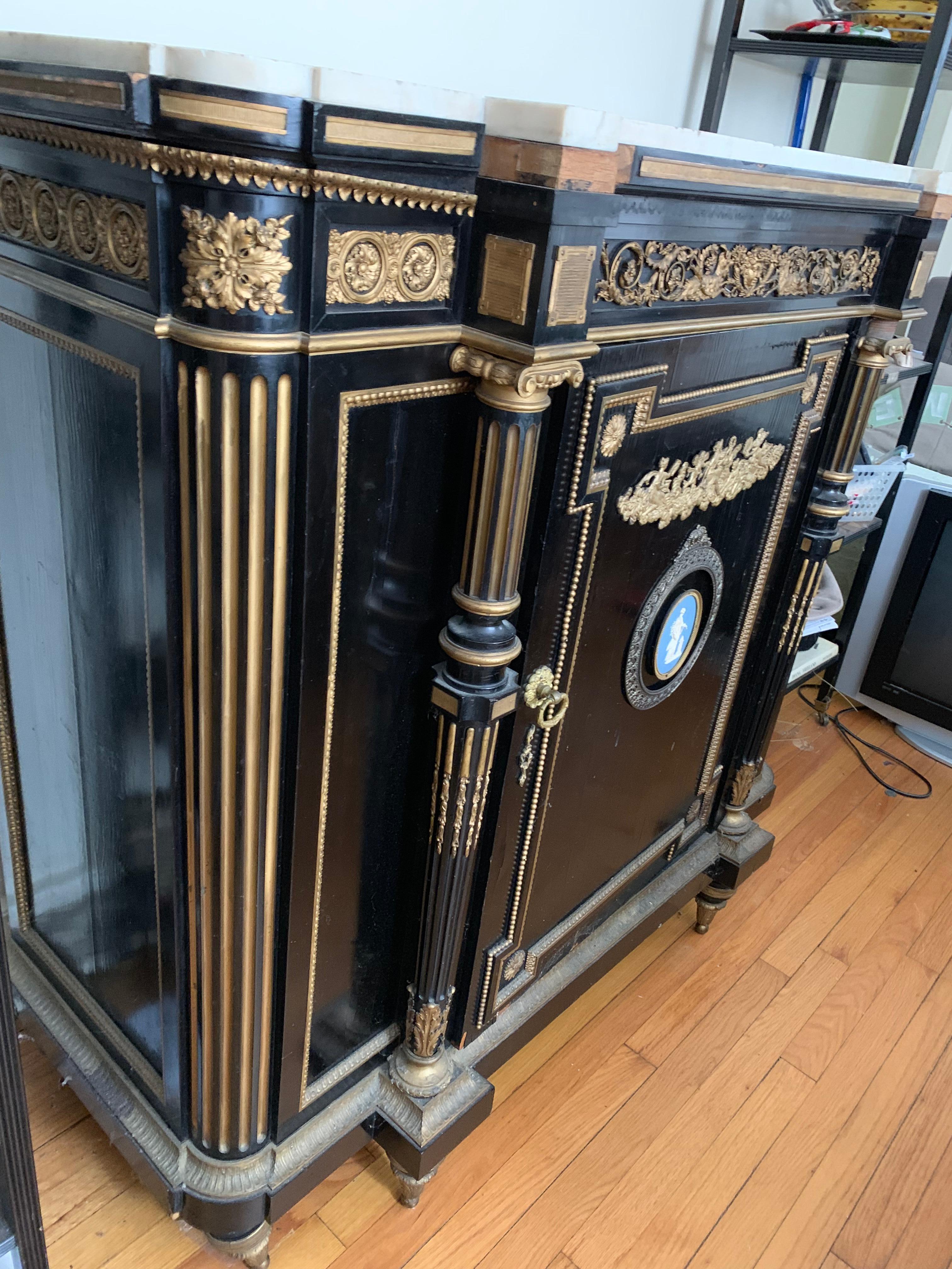 This is a beautiful antique Victorian amboyna and ebonised pier cabinet, circa 1850 in date.

The rectangular amboyna top with an elegant brass gallery above a frieze inset with a 