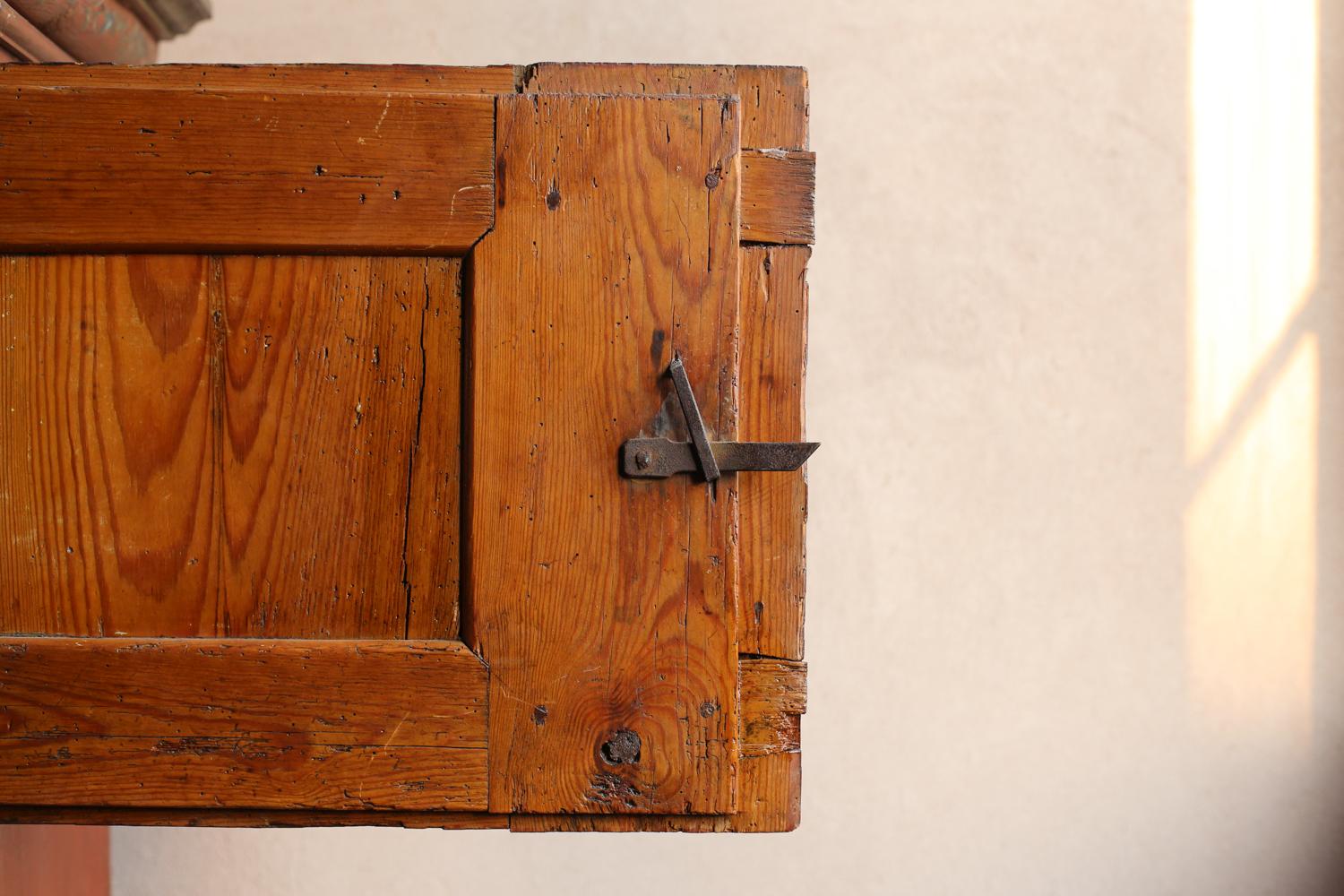 Antikes Kabinett aus Italien 1835er (Holzarbeit) im Angebot